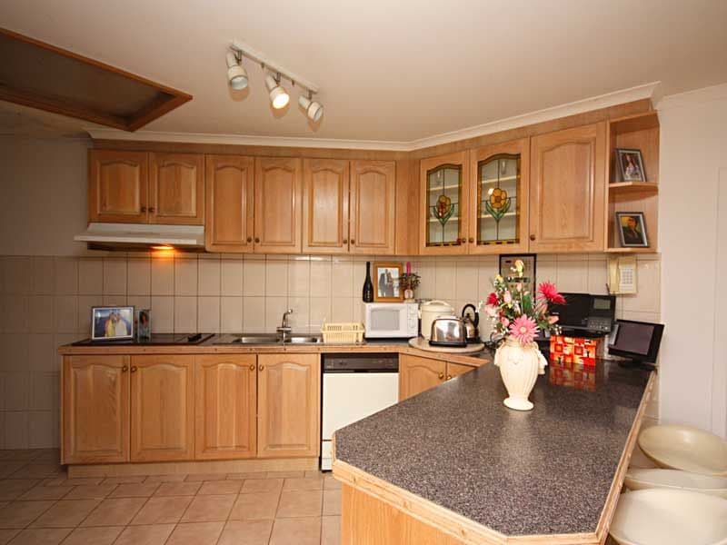 9 Govett Crescent, ST ALBANS PARK VIC 3219, St Albans Park - Thumbnail 4