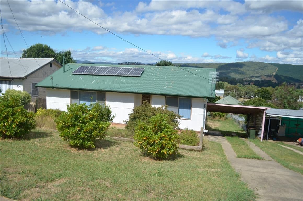 39 Sunnyside Avenue, Batlow - Image 1