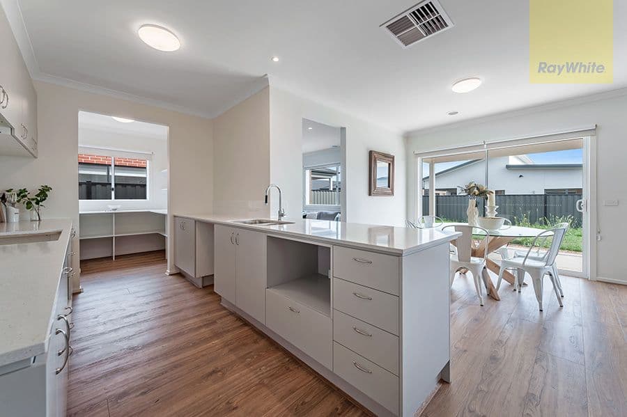 6 Dacite Way, CRAIGIEBURN VIC 3064, Craigieburn - Thumbnail 3