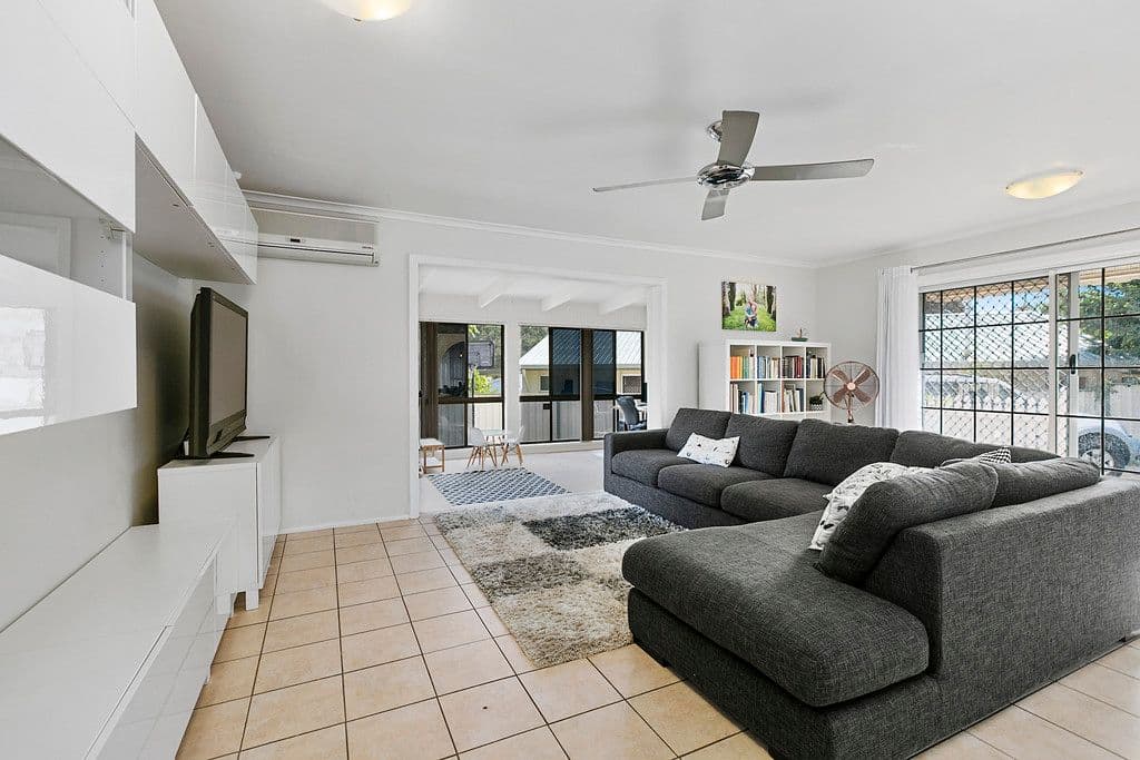2 Catalina Crescent, Birkdale QLD 4159, Birkdale - Image 1