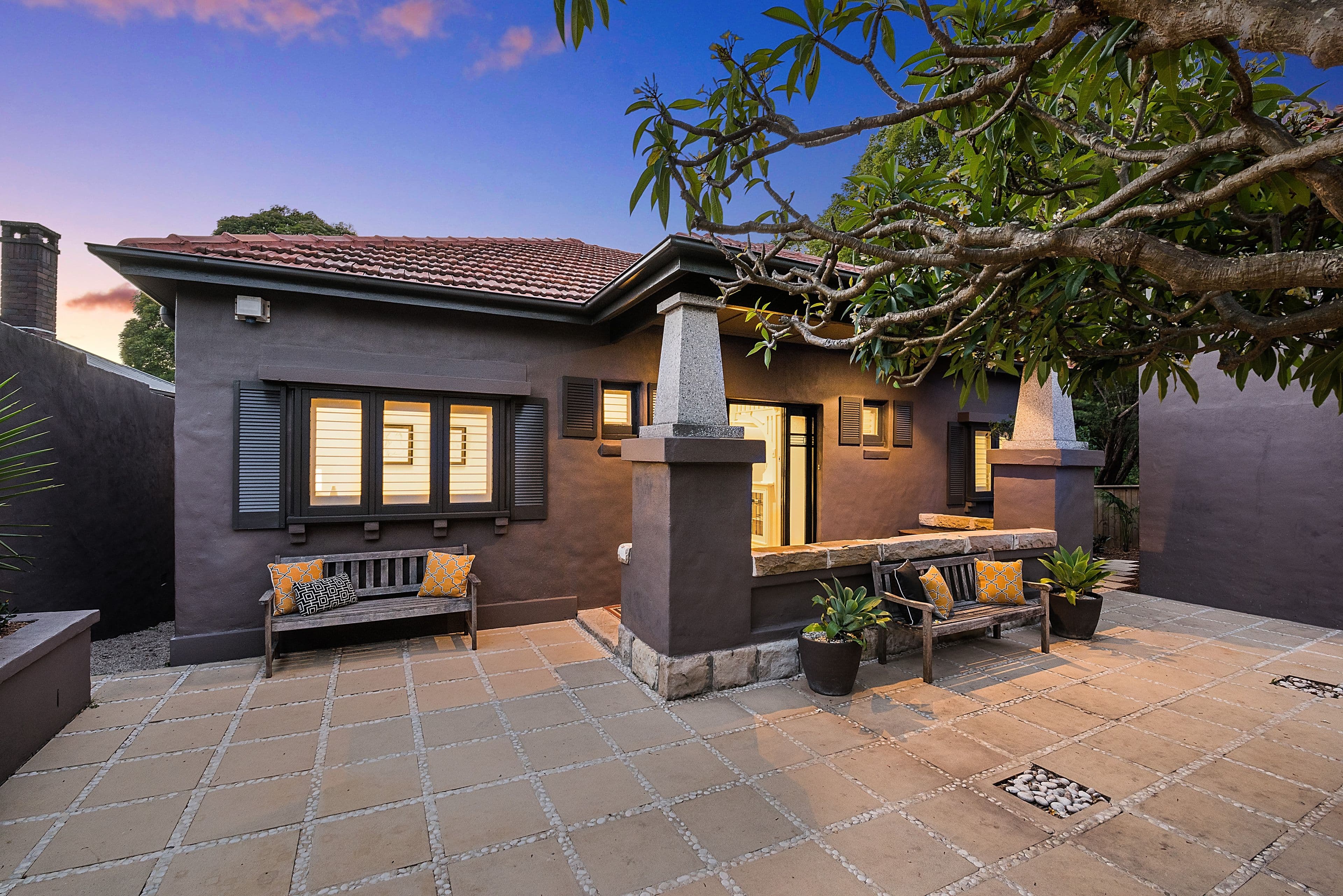 16 Strathallen Avenue, Northbridge - Thumbnail 2