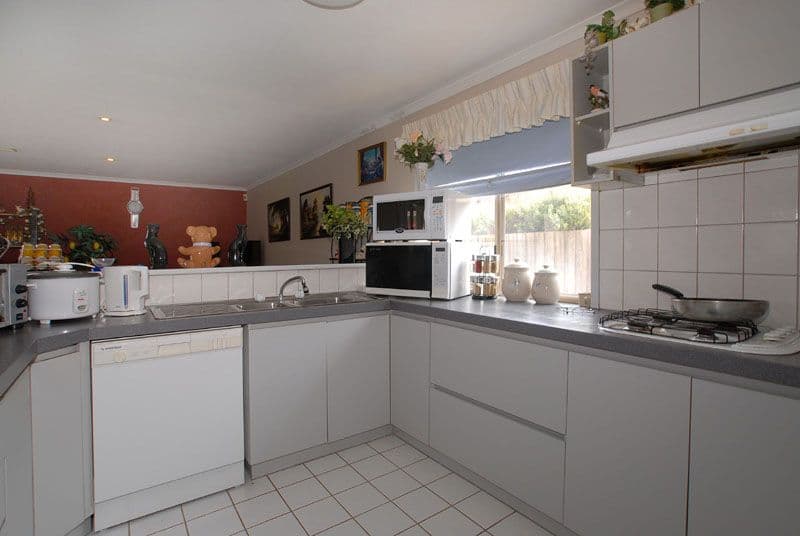 28 Woolpack Street, HOPPERS CROSSING VIC 3029, Hoppers Crossing - Thumbnail 3