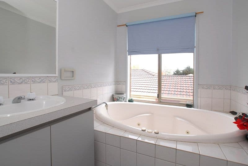 28 Woolpack Street, HOPPERS CROSSING VIC 3029, Hoppers Crossing - Thumbnail 4