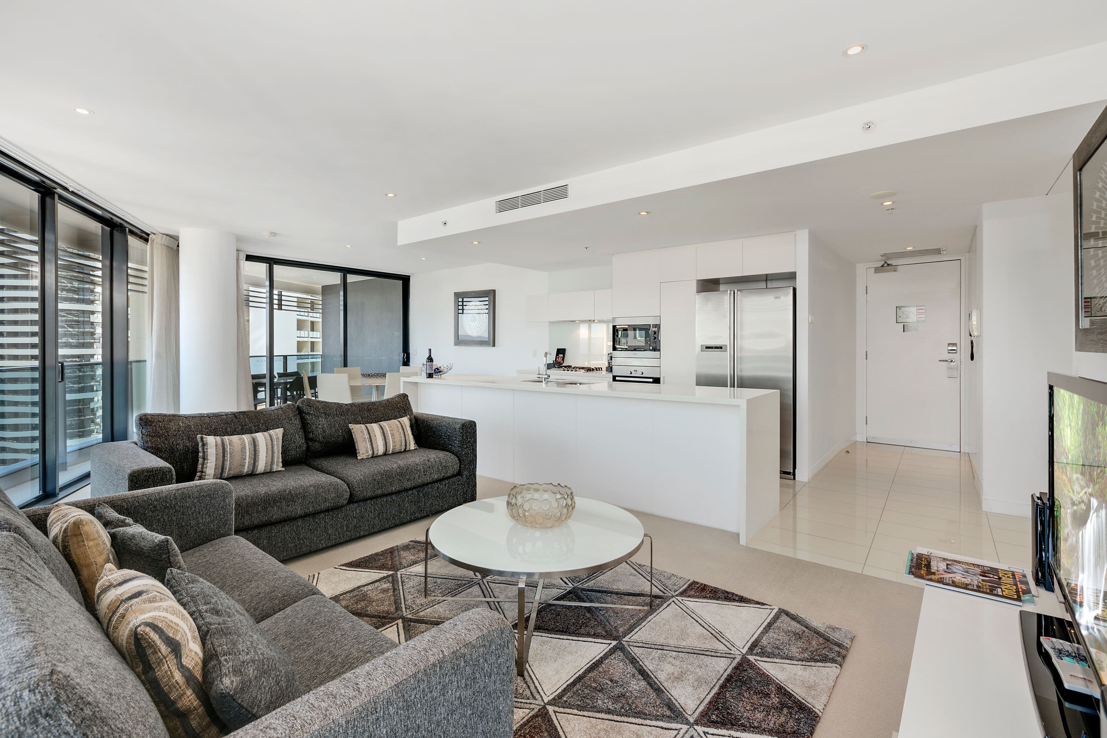 21 Elizabeth Street, Broadbeach QLD 4218, Broadbeach - Thumbnail 2