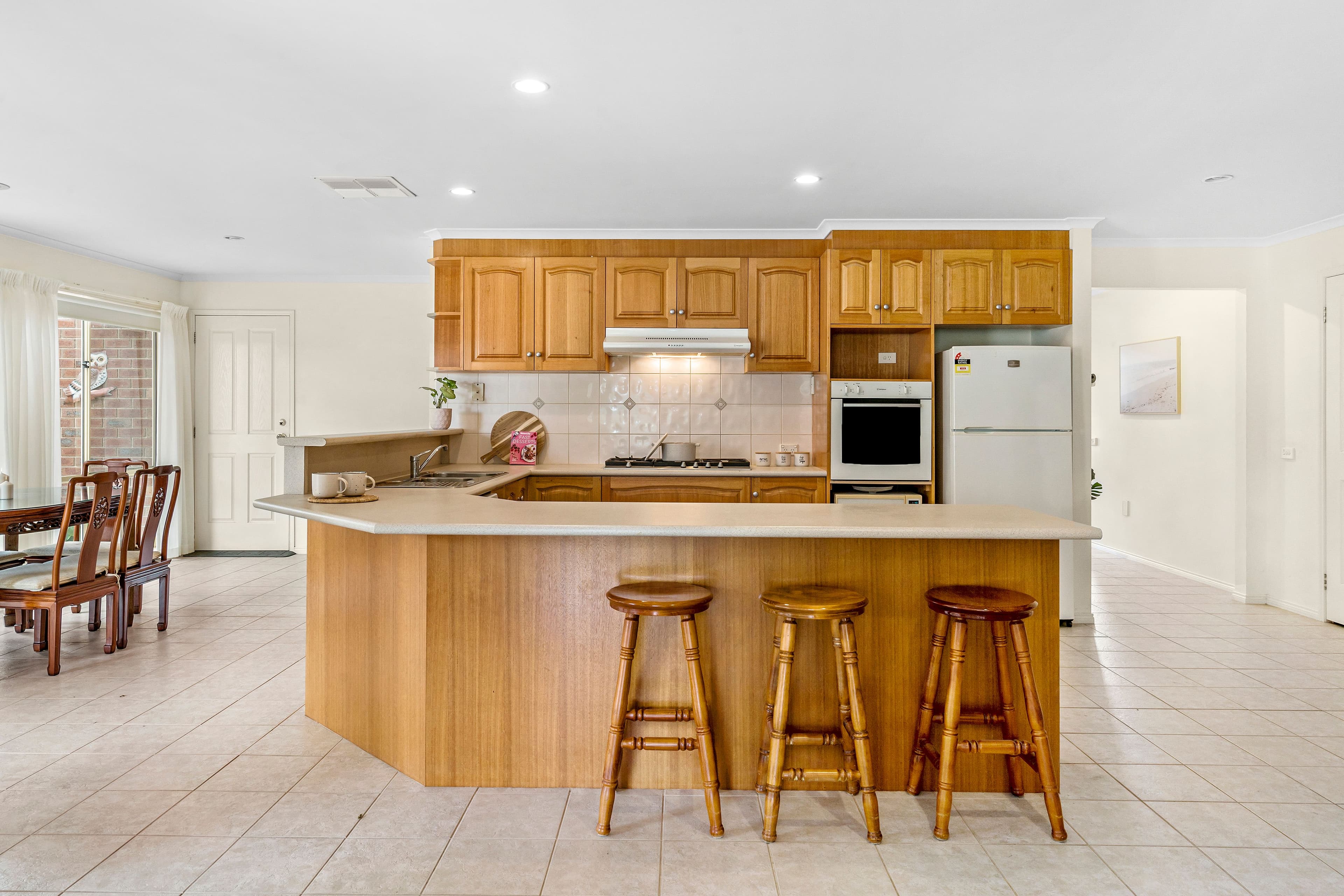 65 Cherryhills Drive, Cranbourne VIC 3977, Cranbourne - Thumbnail 5