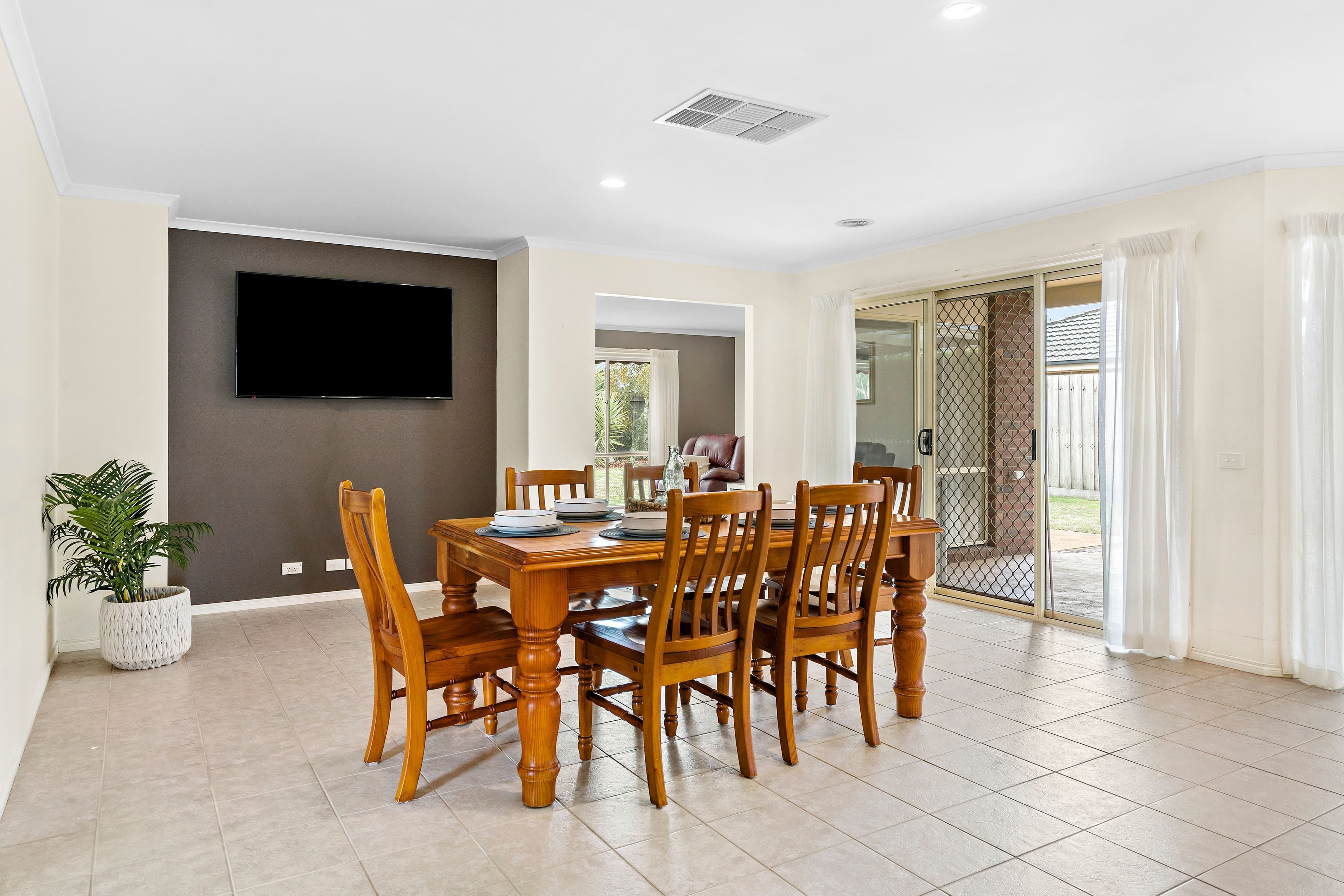 65 Cherryhills Drive, Cranbourne VIC 3977, Cranbourne - Thumbnail 6