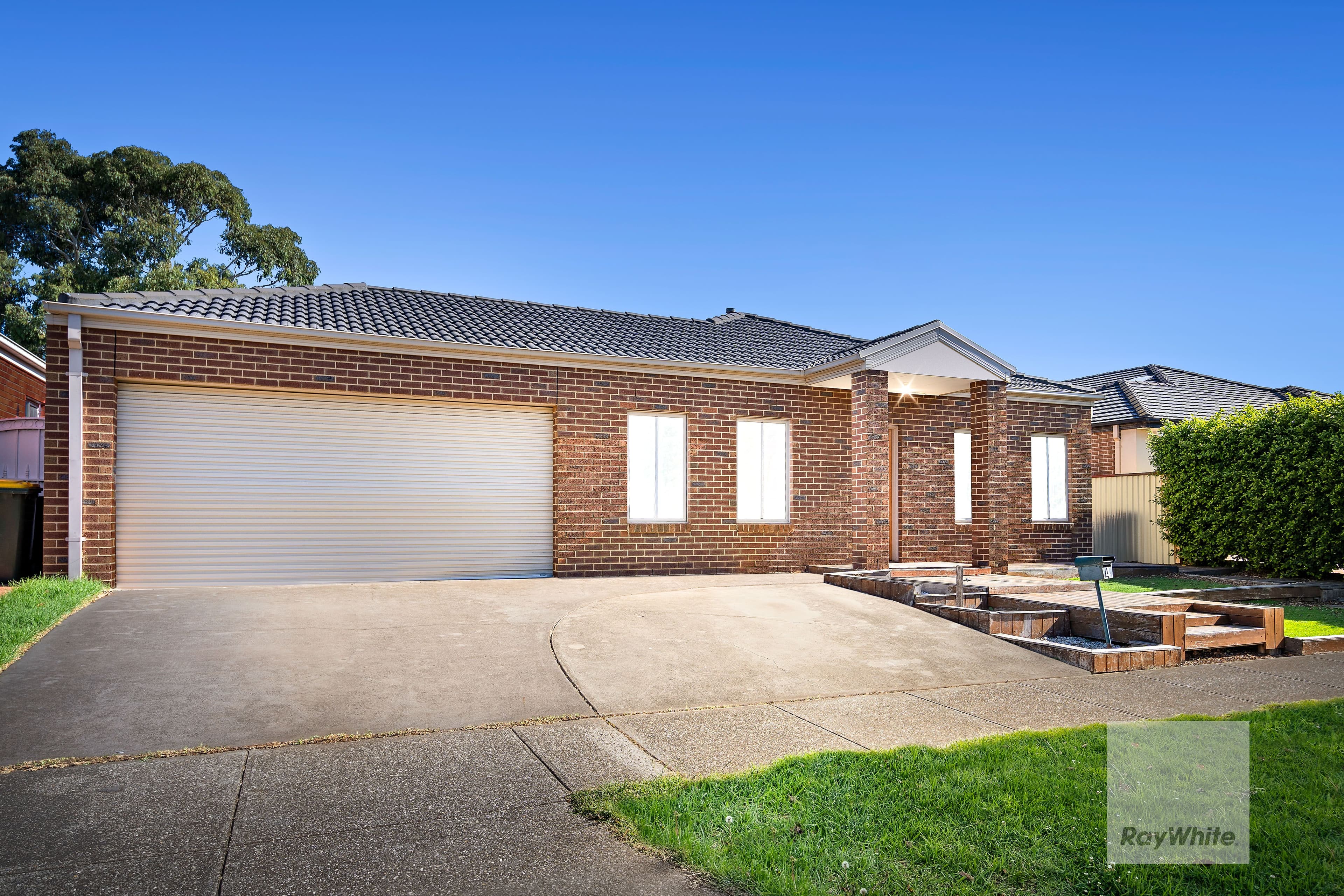 4 Dunbarrim Avenue, Cairnlea VIC 3023, Cairnlea - Thumbnail 2