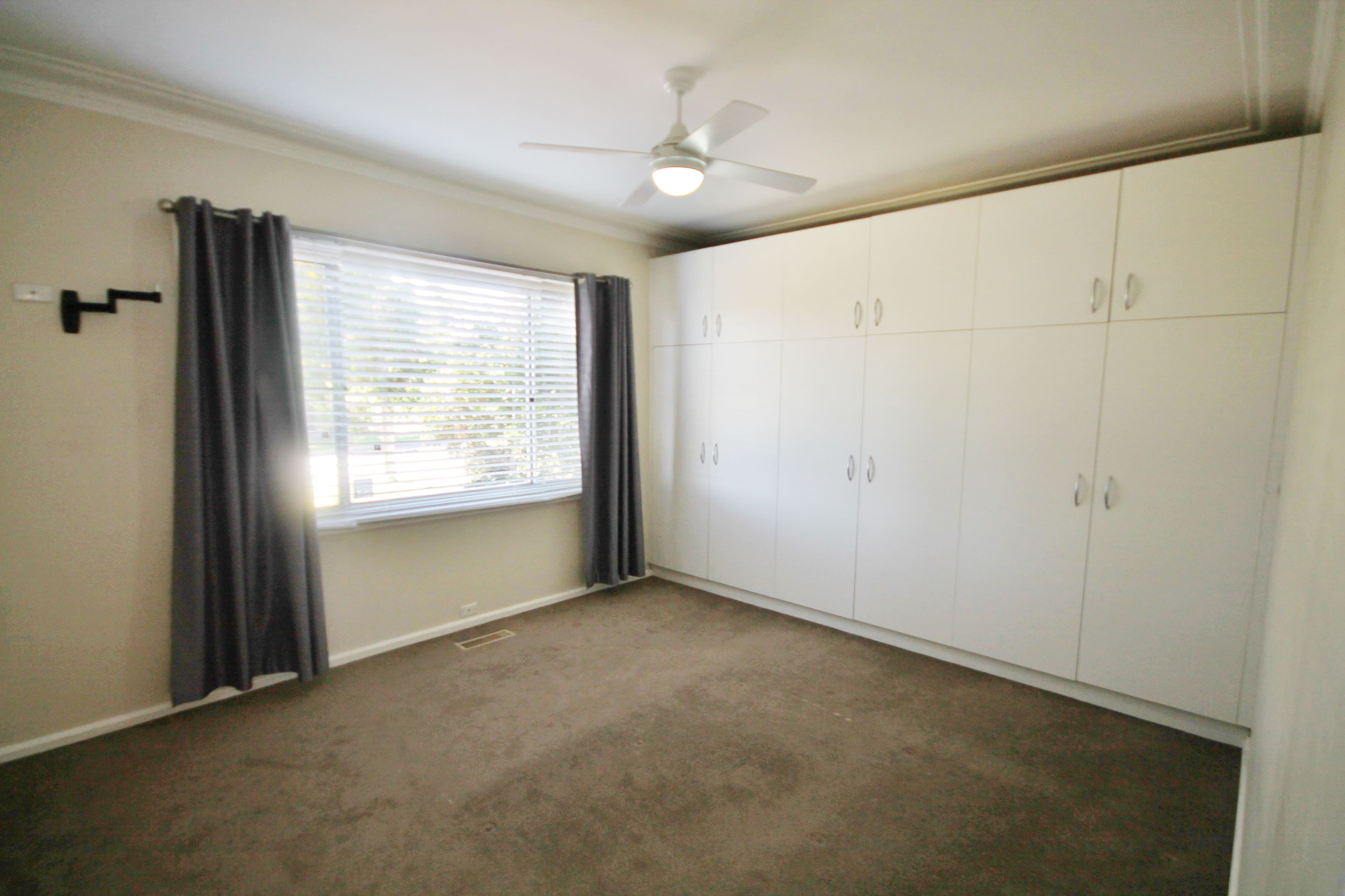 16 Karabah Avenue, Young - Thumbnail 8