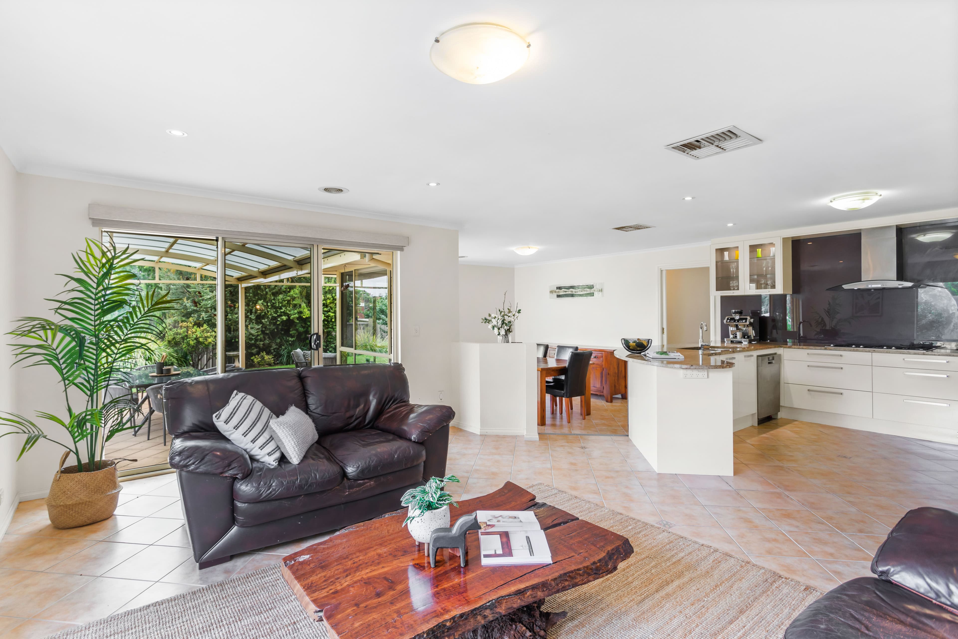 2 Crowsnest Court, Coromandel Valley SA 5051, Coromandel Valley - Thumbnail 4