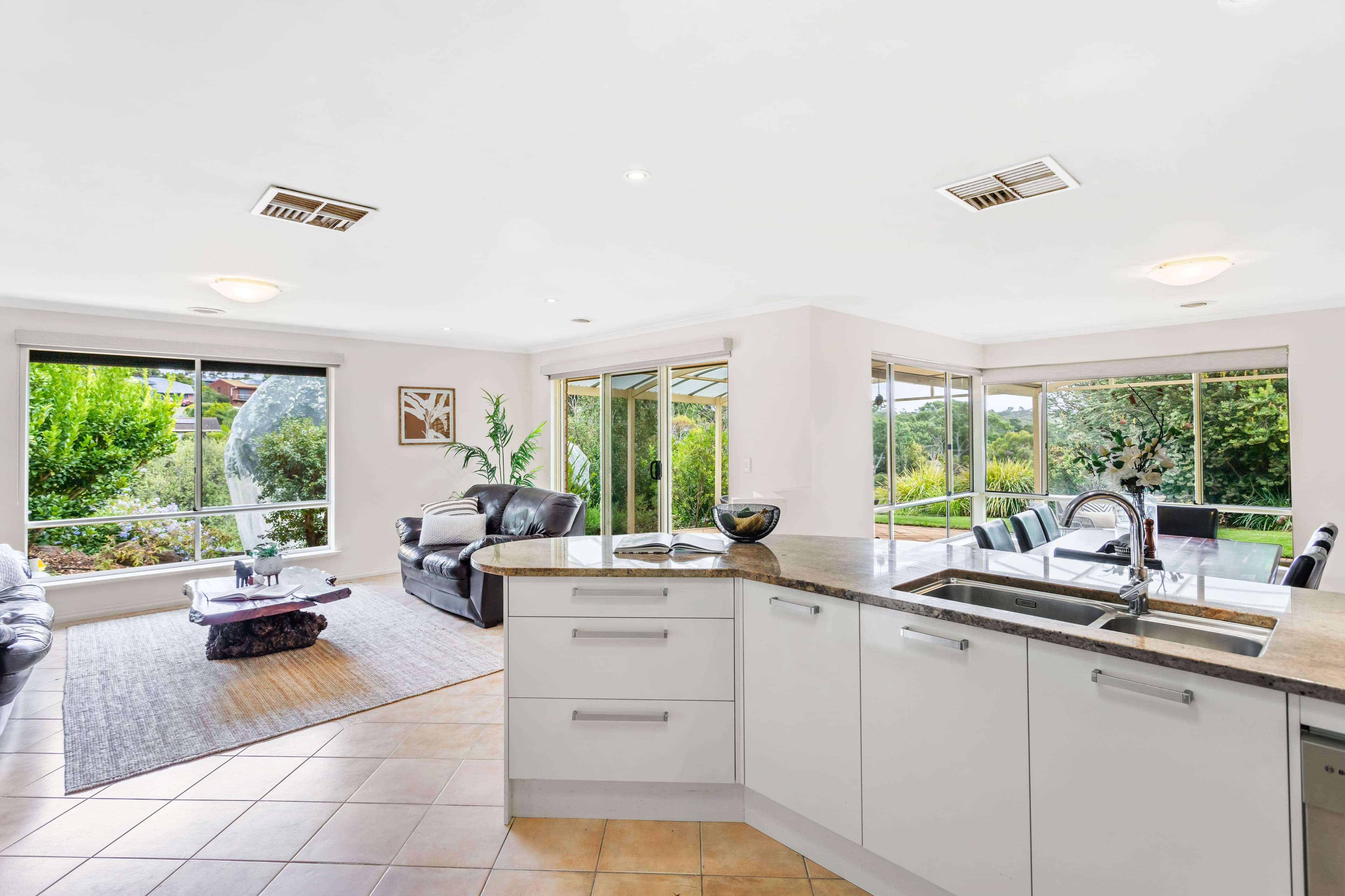 2 Crowsnest Court, Coromandel Valley SA 5051, Coromandel Valley - Thumbnail 5