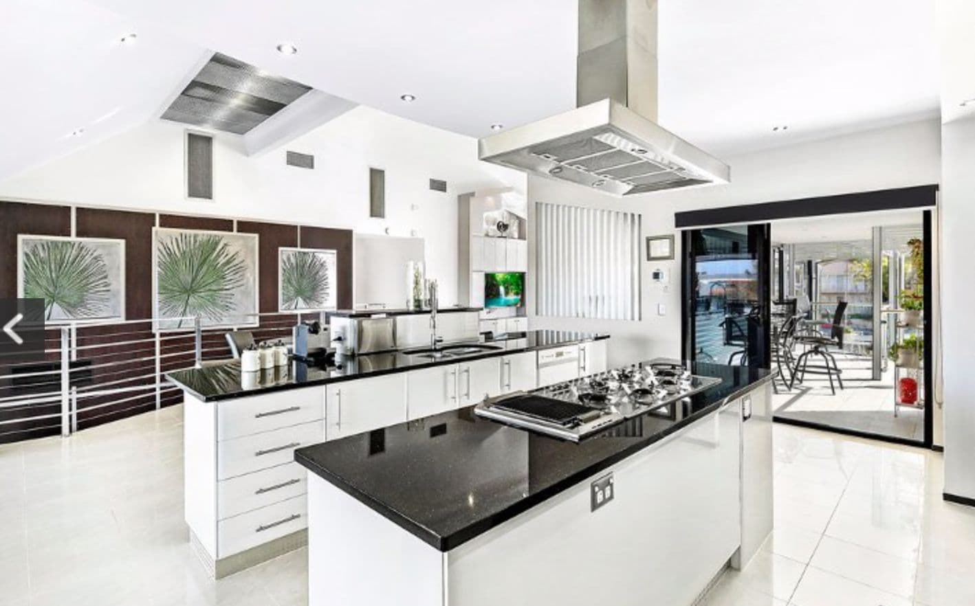 24 Daru Avenue, Runaway Bay QLD 4216, Runaway Bay - Thumbnail 3