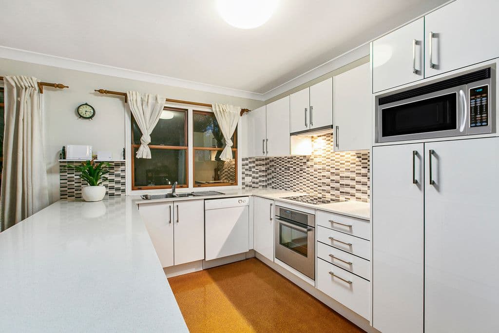 31 Roseglen Street, Greenslopes QLD 4120, Greenslopes - Thumbnail 2