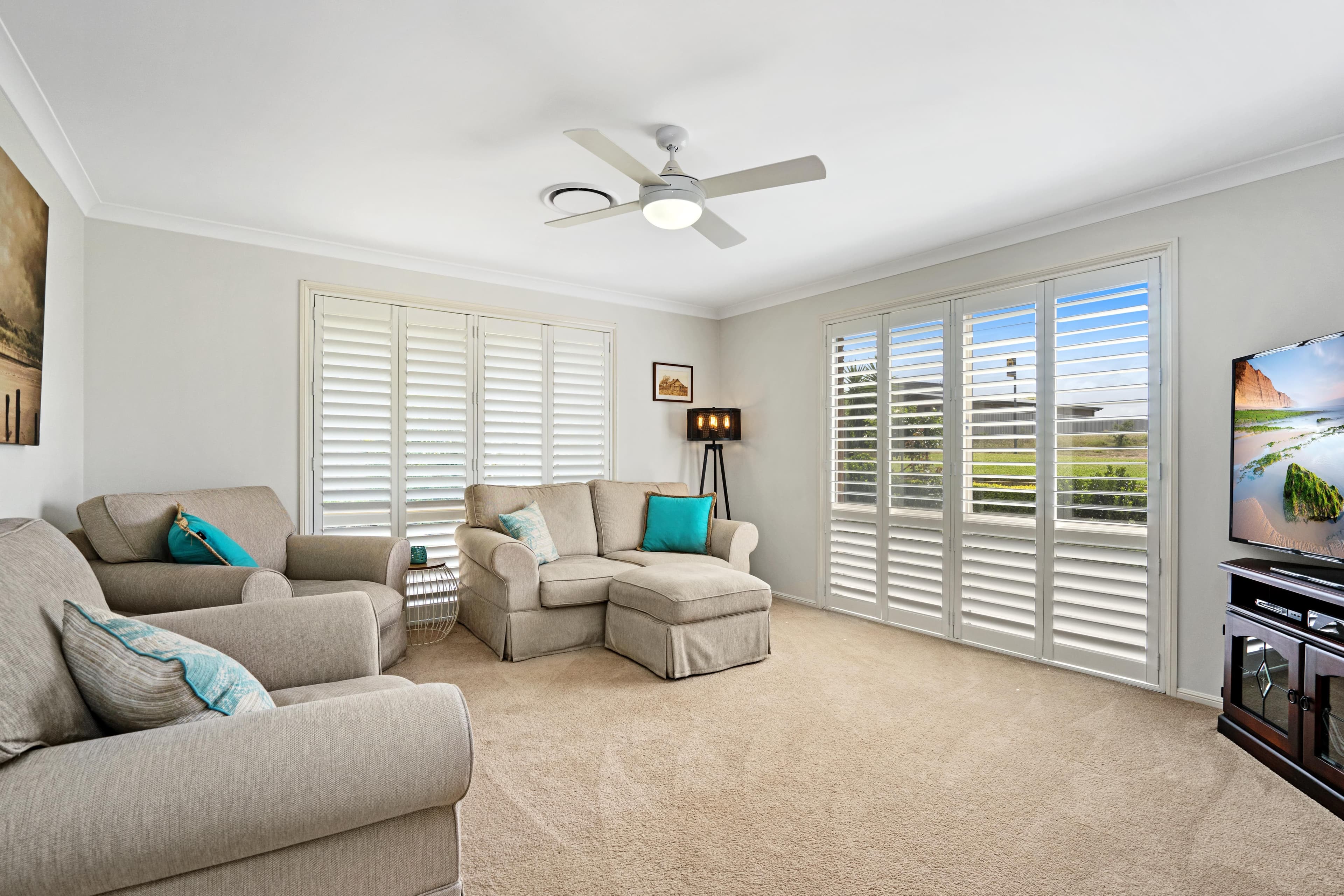 102 Canterbury Drive, Raworth - Thumbnail 2