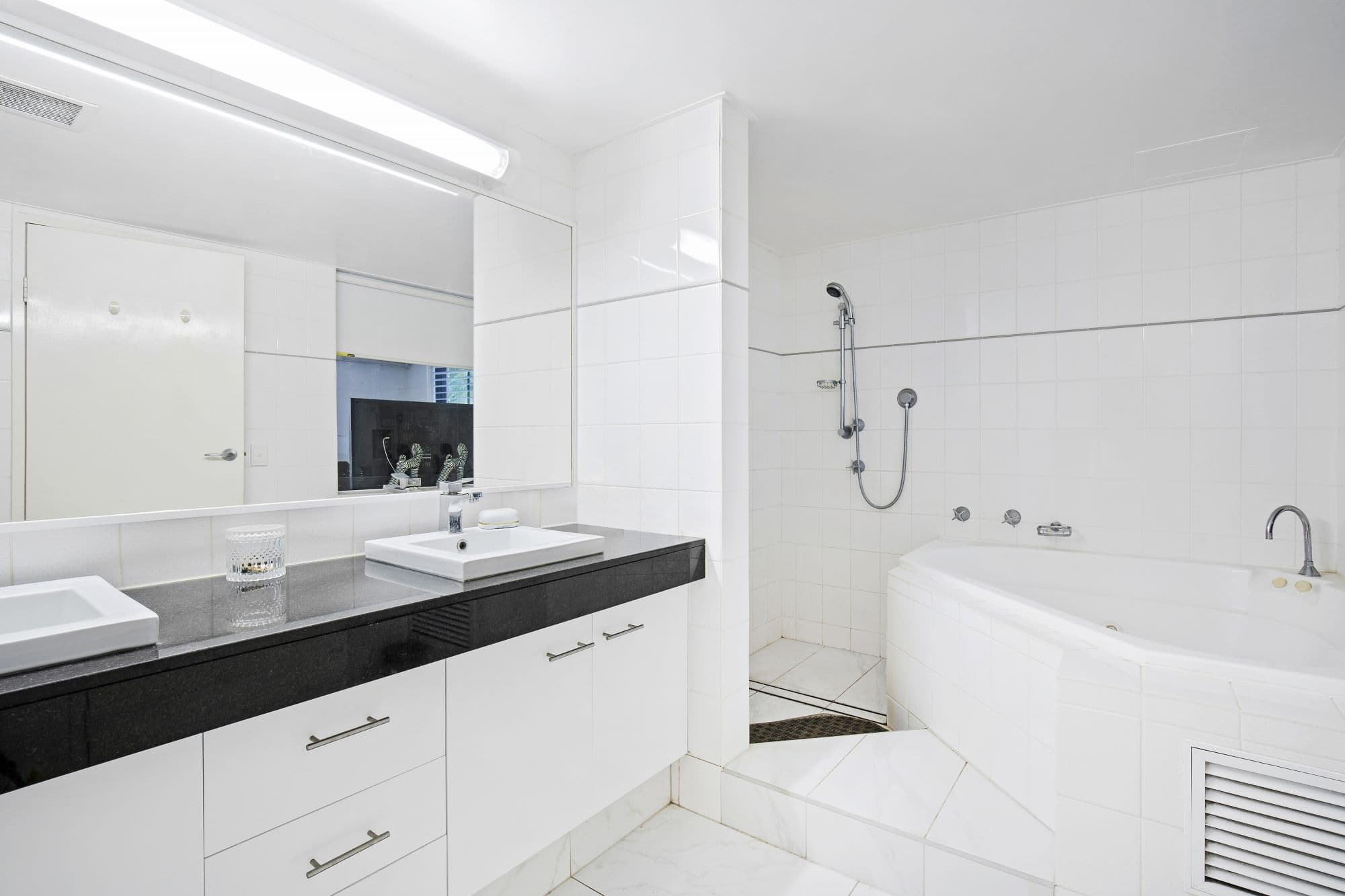 3-7 Eady Avenue, Broadbeach Waters QLD 4218, Broadbeach Waters - Thumbnail 7