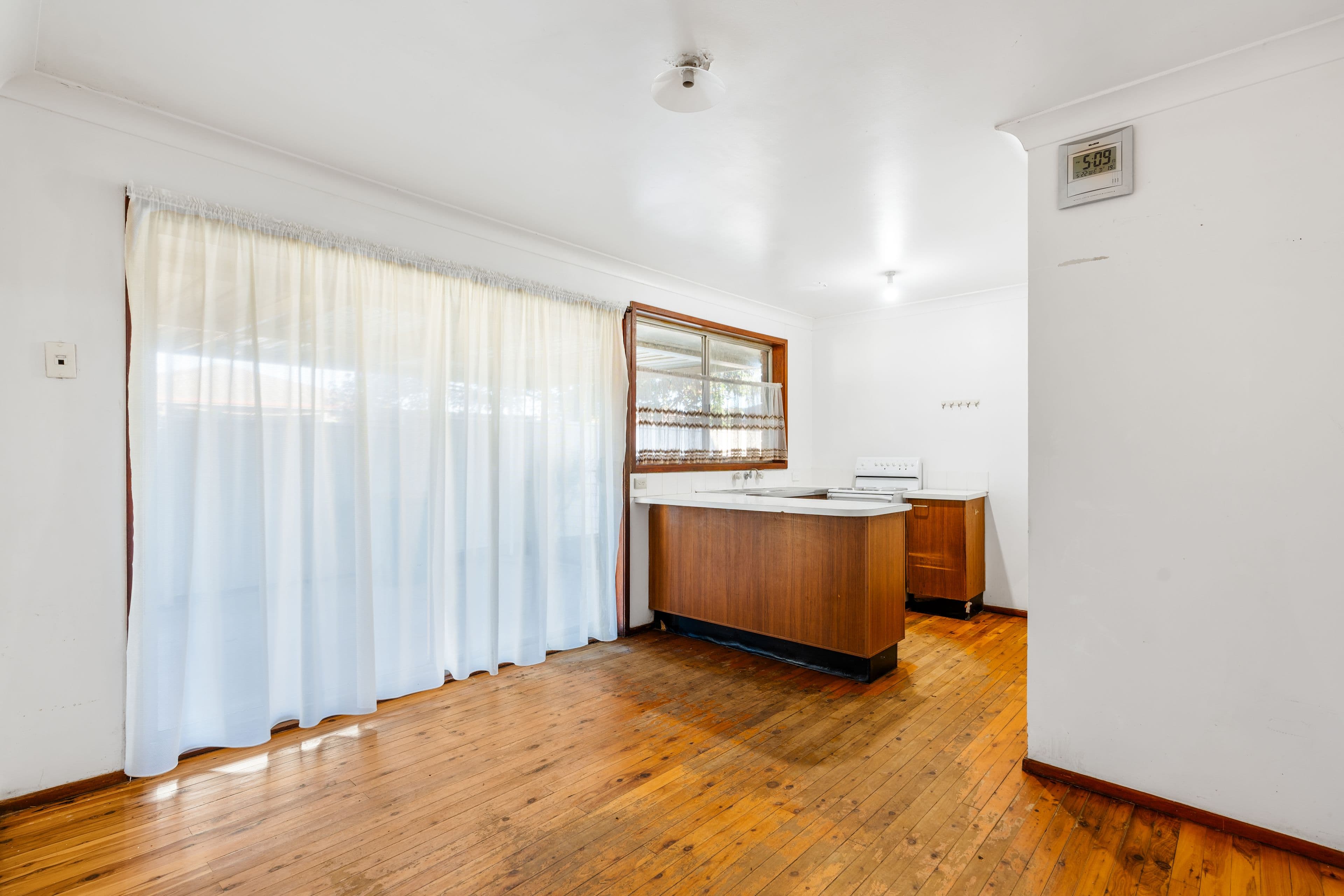 11 Glenfern Crescent, Bossley Park NSW 2176, Bossley Park - Thumbnail 8