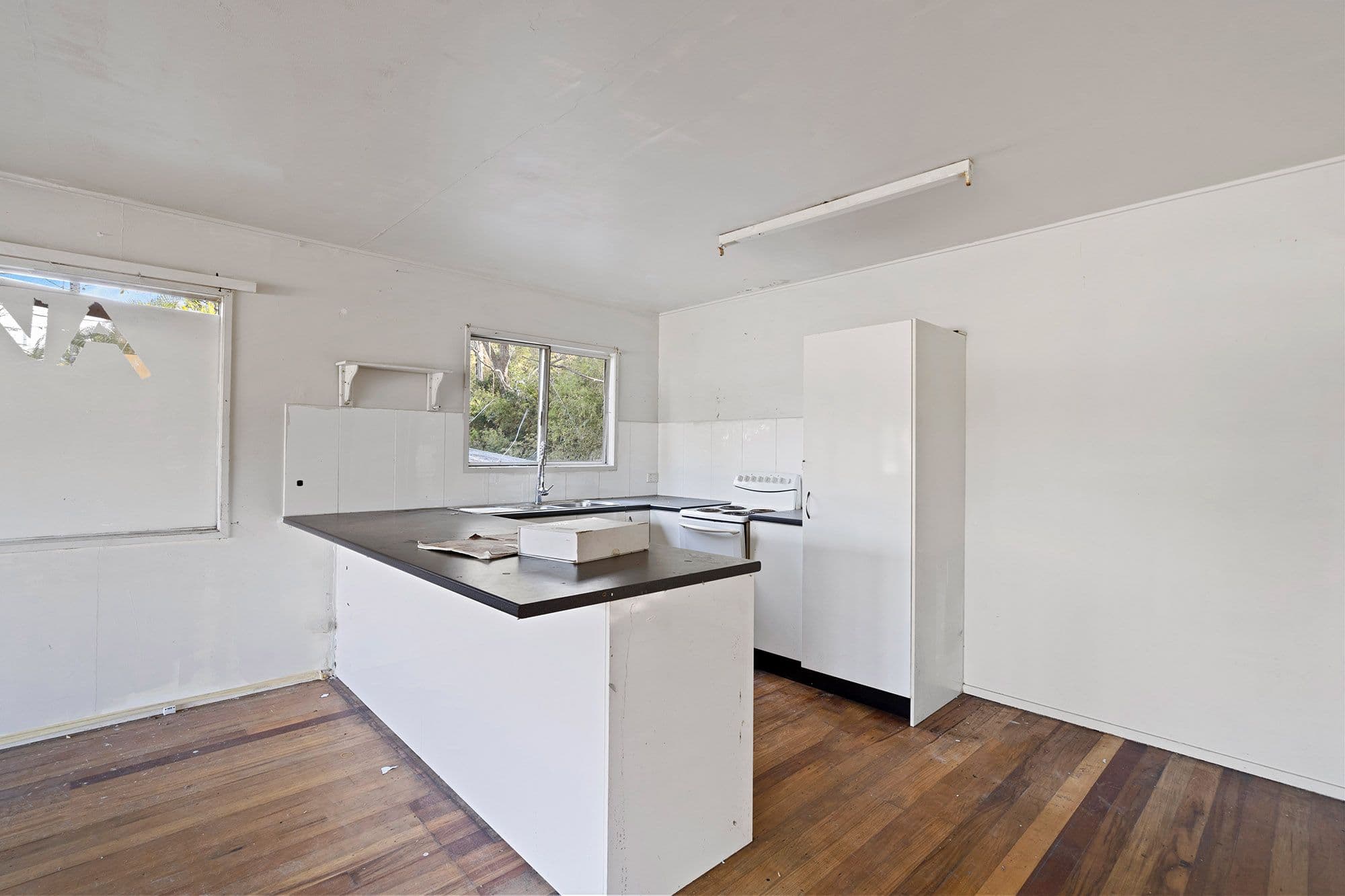 22 Spruce Street, Kingston QLD 4114, Kingston - Thumbnail 2