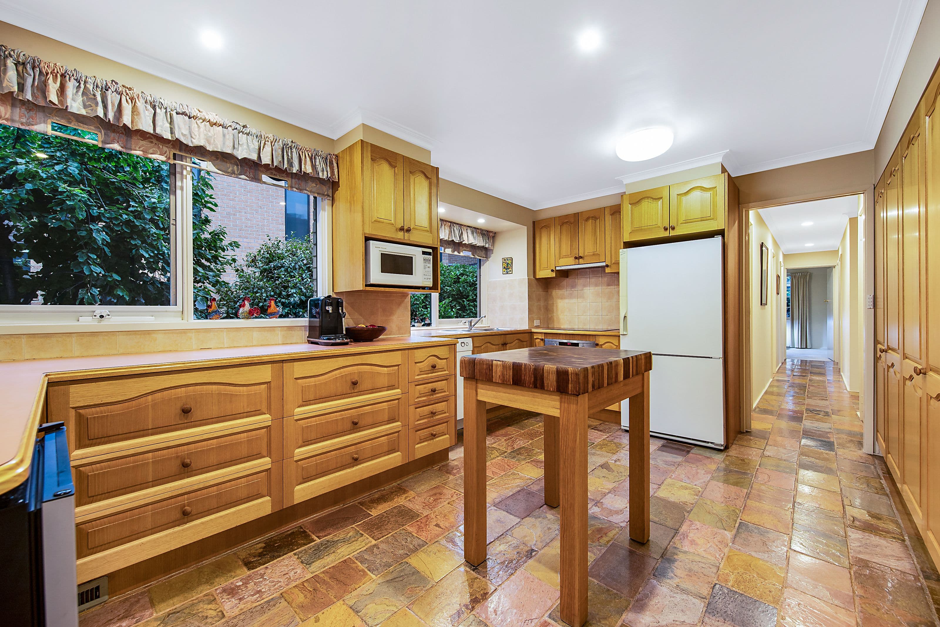 19 Sampson Drive, Mount Waverley VIC 3149, Mount Waverley - Thumbnail 5