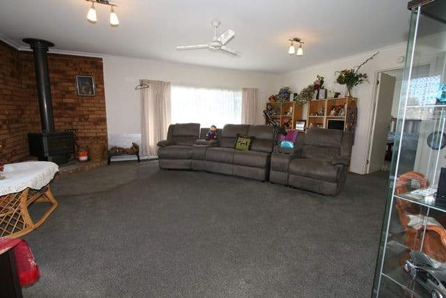 107 Justice Road, Cowes VIC 3922, Cowes - Thumbnail 2