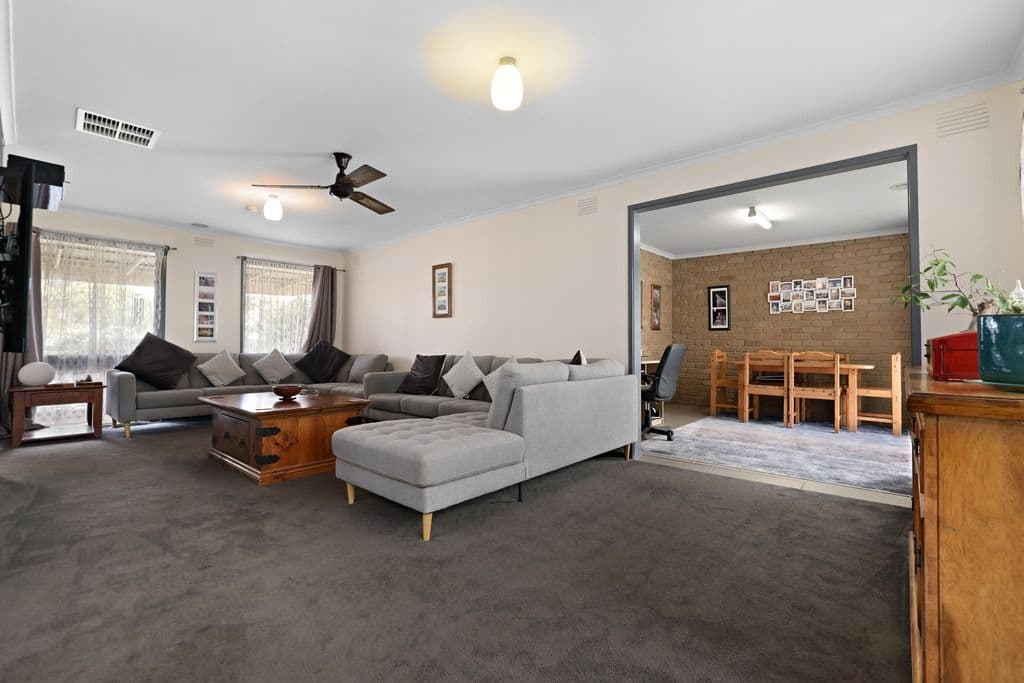 6 Swan Street, Werribee VIC 3030, Werribee - Thumbnail 2
