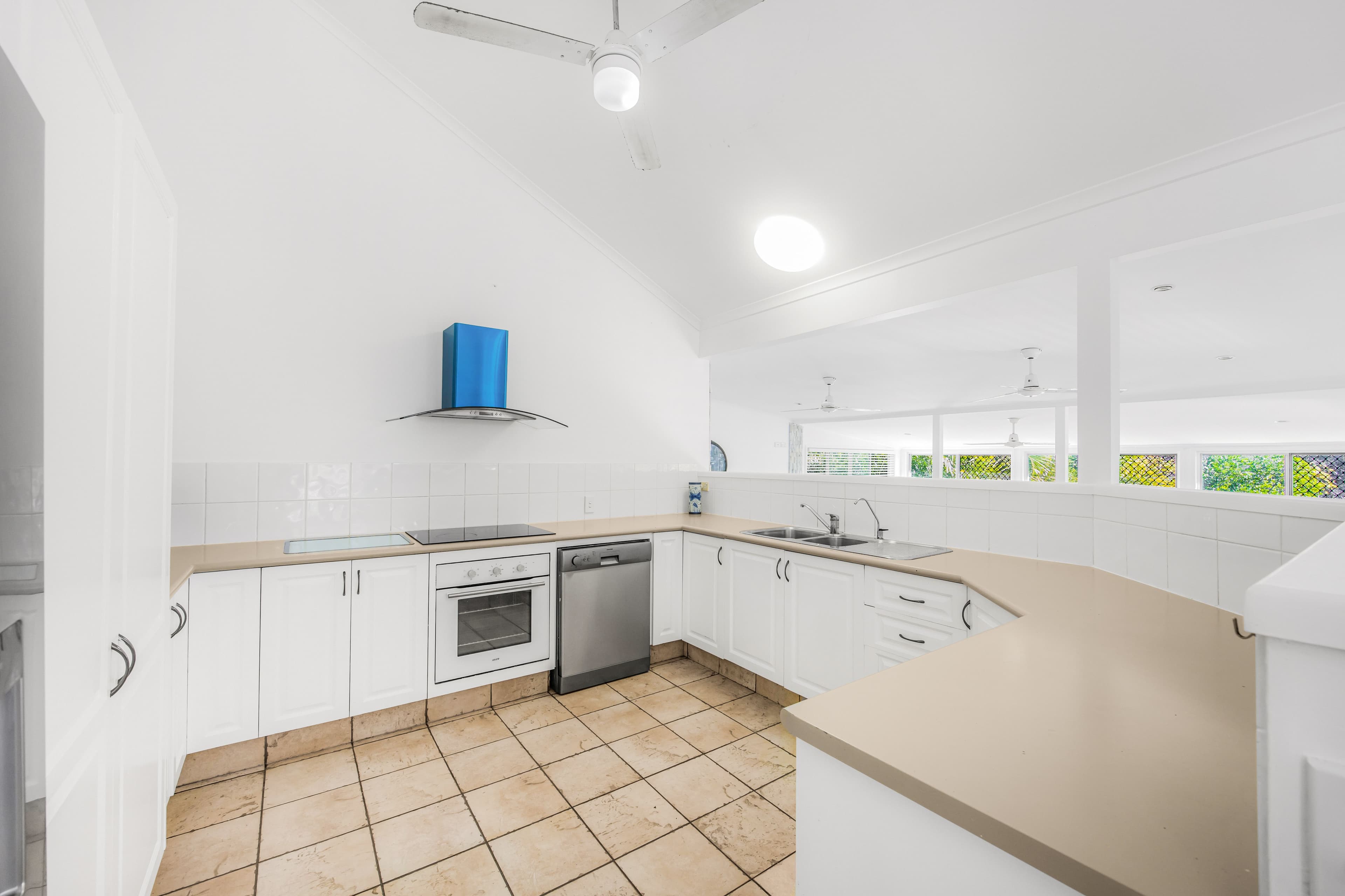 16 Stonehaven Place, Highland Park QLD 4211, Highland Park - Thumbnail 4