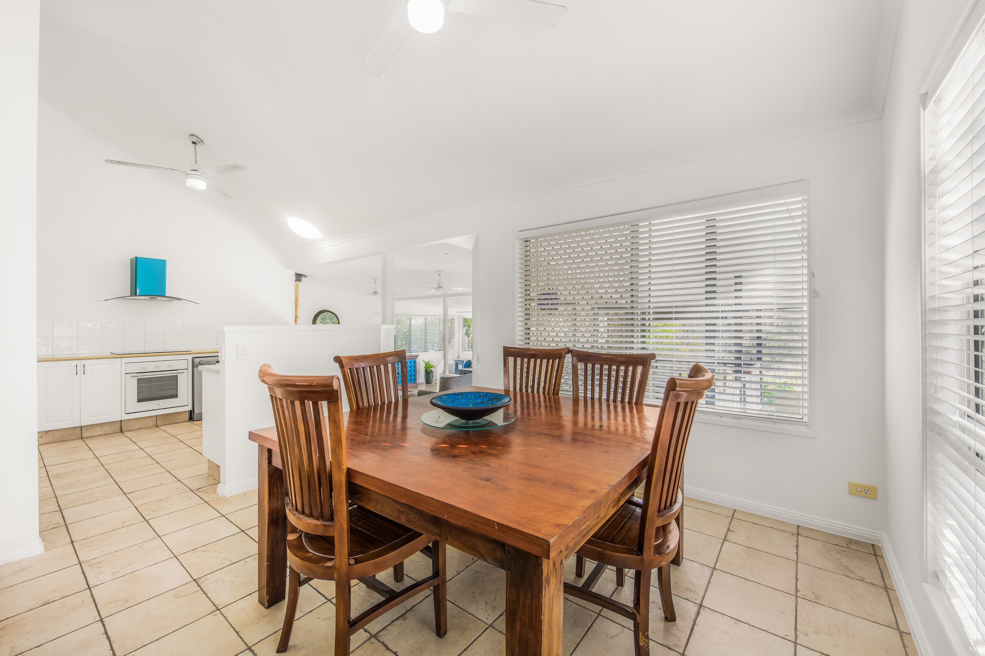 16 Stonehaven Place, Highland Park QLD 4211, Highland Park - Thumbnail 6
