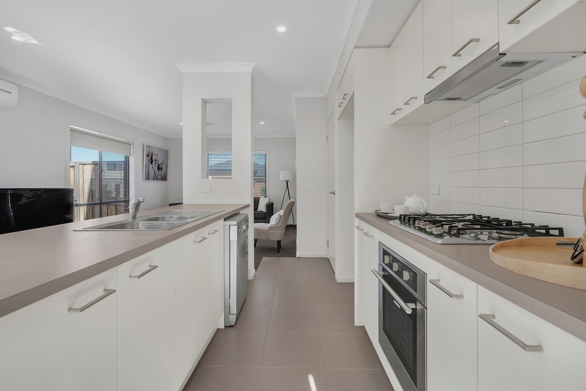 18 Aylesbury Terrace, Werribee VIC 3030, Werribee - Thumbnail 2