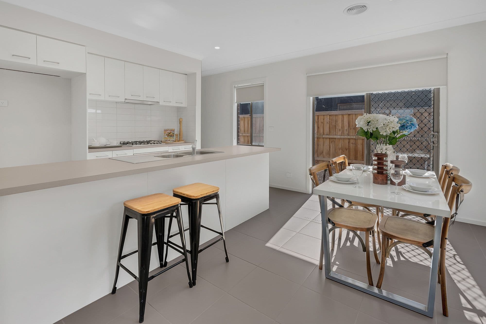 18 Aylesbury Terrace, Werribee VIC 3030, Werribee - Thumbnail 3