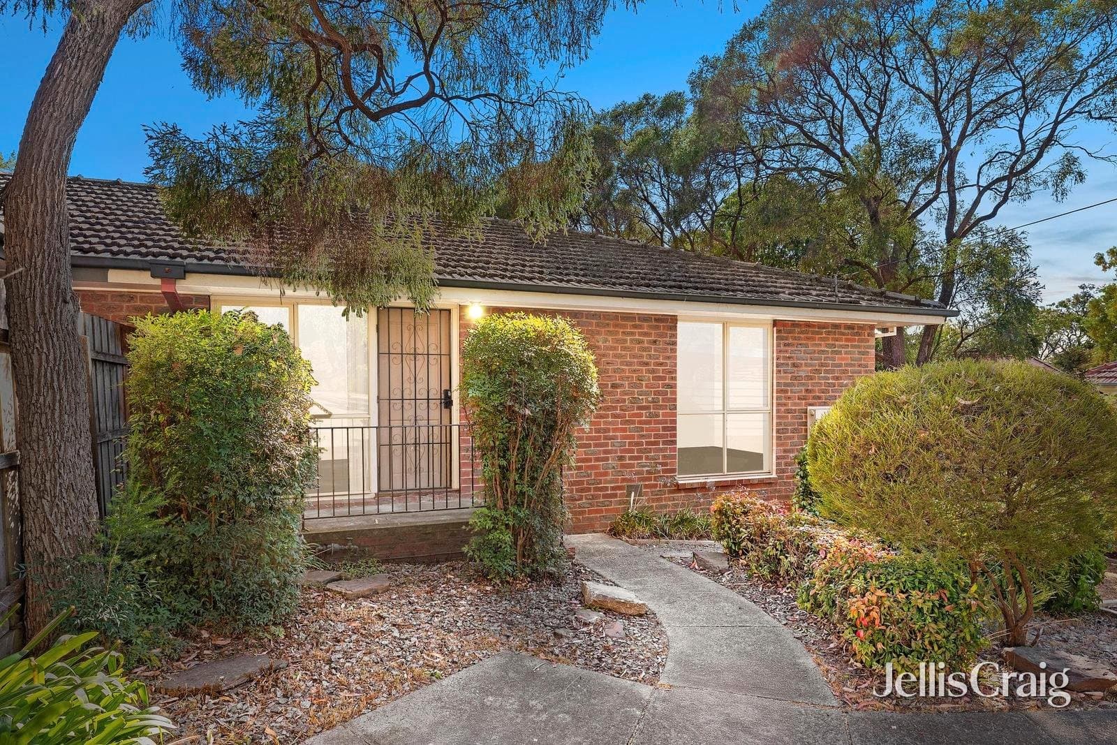 2/8 Ellesmere Avenue, Croydon, Croydon - Thumbnail 2