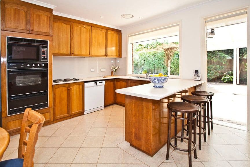 33 Highwood Drive, WHEELERS HILL VIC 3150, Wheelers Hill - Thumbnail 3
