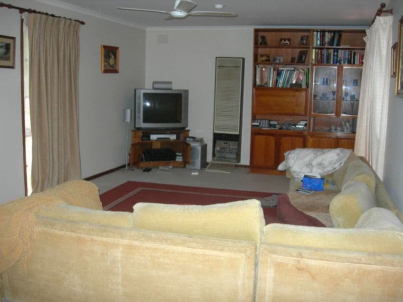 5 Odette Place, MELTON WEST VIC 3337, Melton West - Thumbnail 3