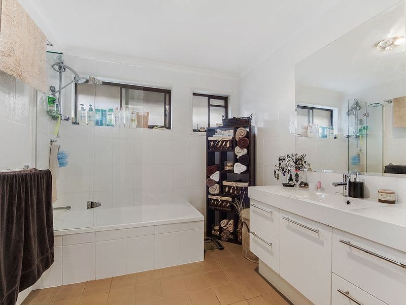 4 Wilga Grove, ASHMORE QLD 4214, Ashmore - Thumbnail 7