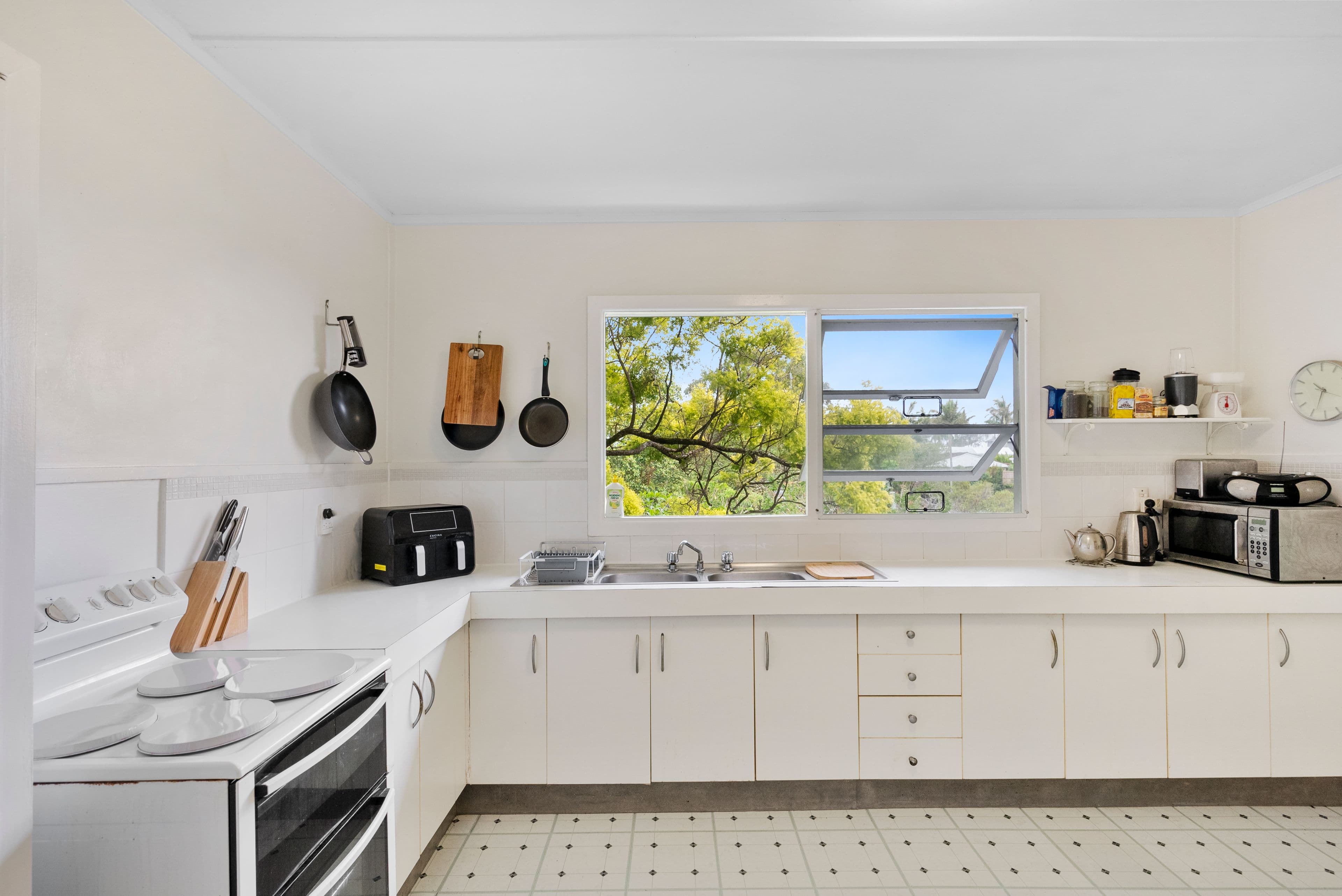 24 Inala Avenue, Tugun QLD 4224, Tugun - Thumbnail 5
