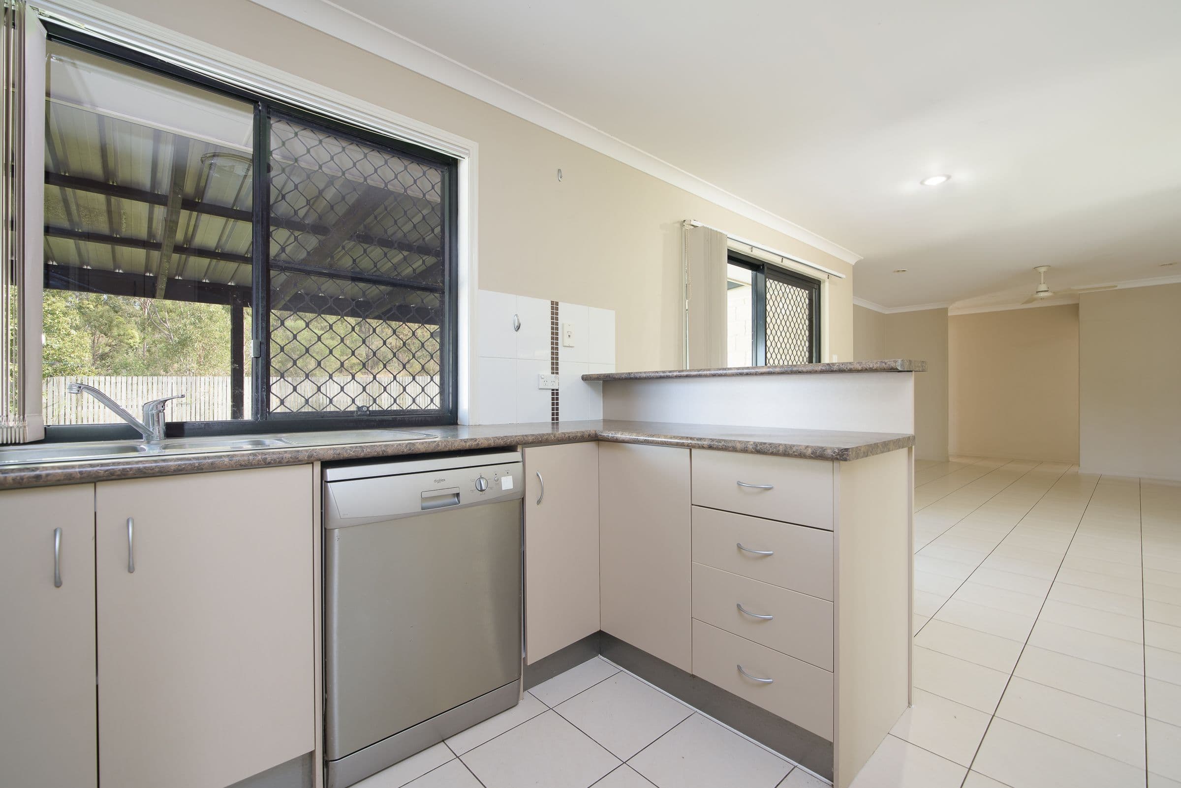 144 Col Brown Avenue, Clinton QLD 4680, Clinton - Thumbnail 2