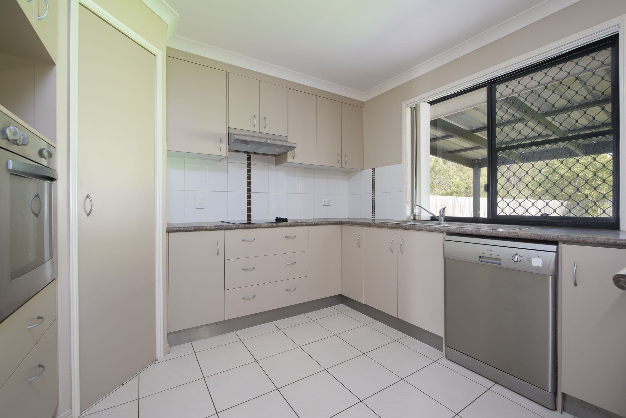 144 Col Brown Avenue, Clinton QLD 4680, Clinton - Thumbnail 3
