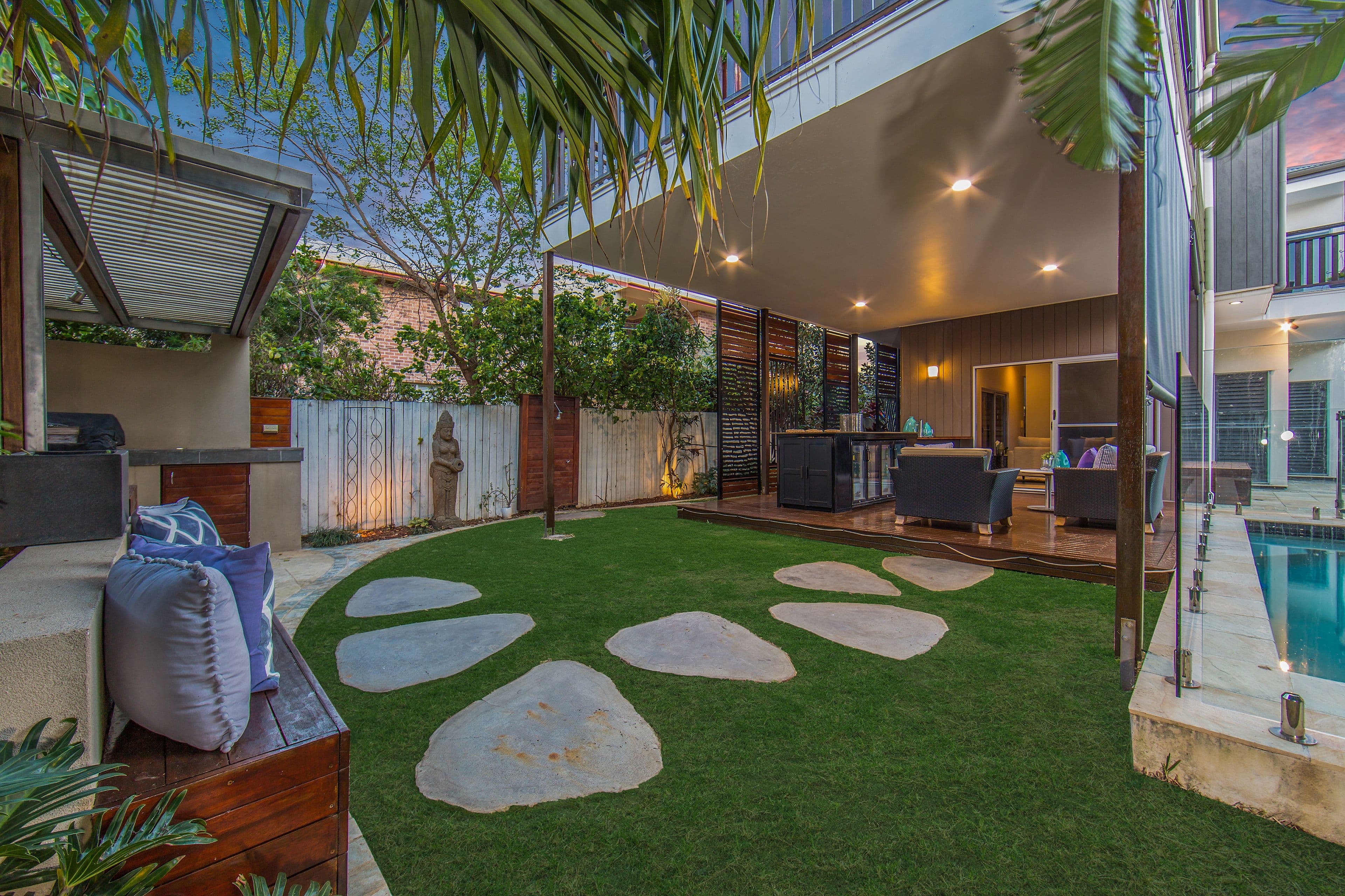 8 Third Avenue, Scarborough QLD 4020, Scarborough - Thumbnail 2