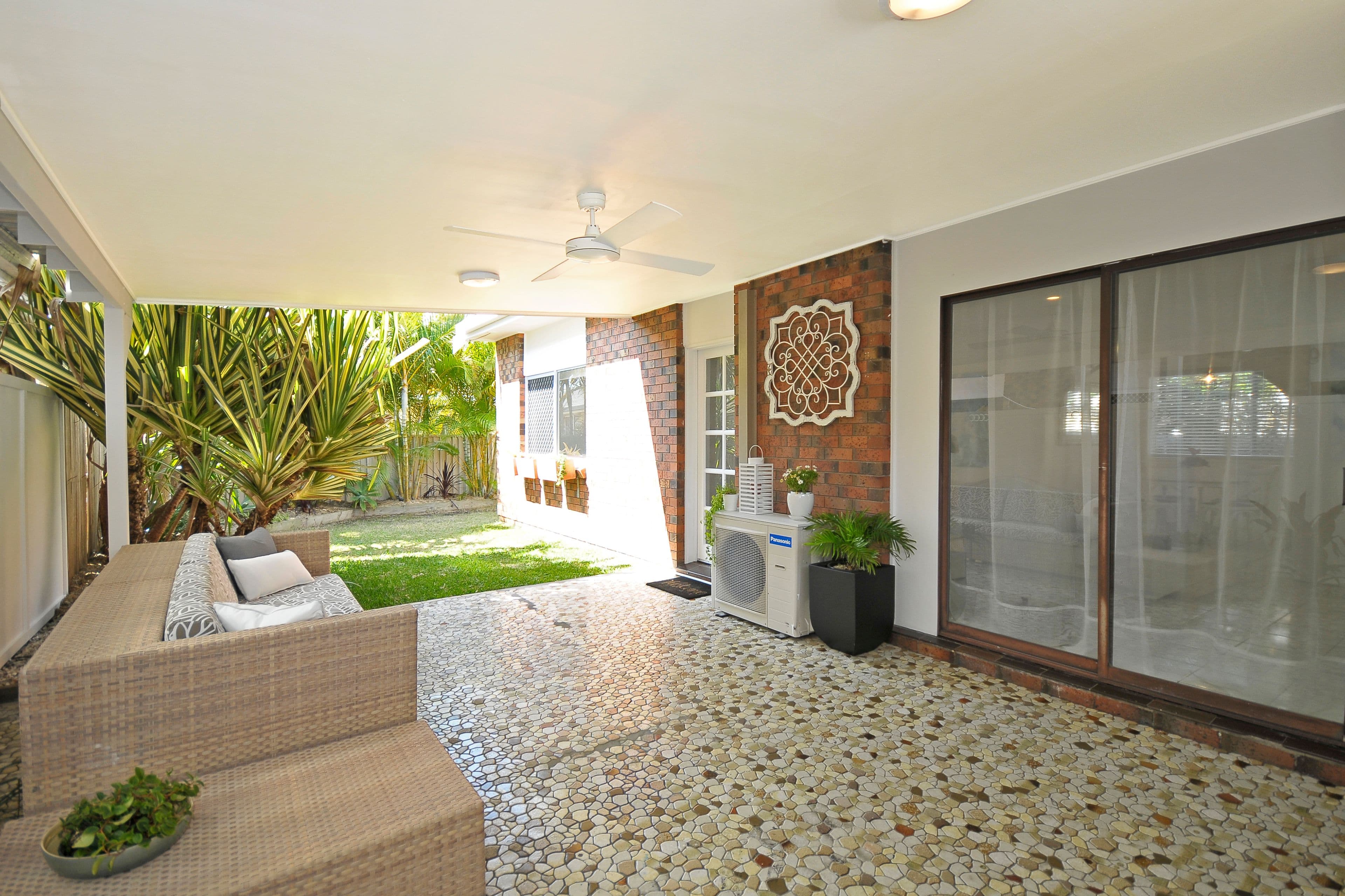 6 Christina Court, Mermaid Waters QLD 4218, Mermaid Waters - Thumbnail 2