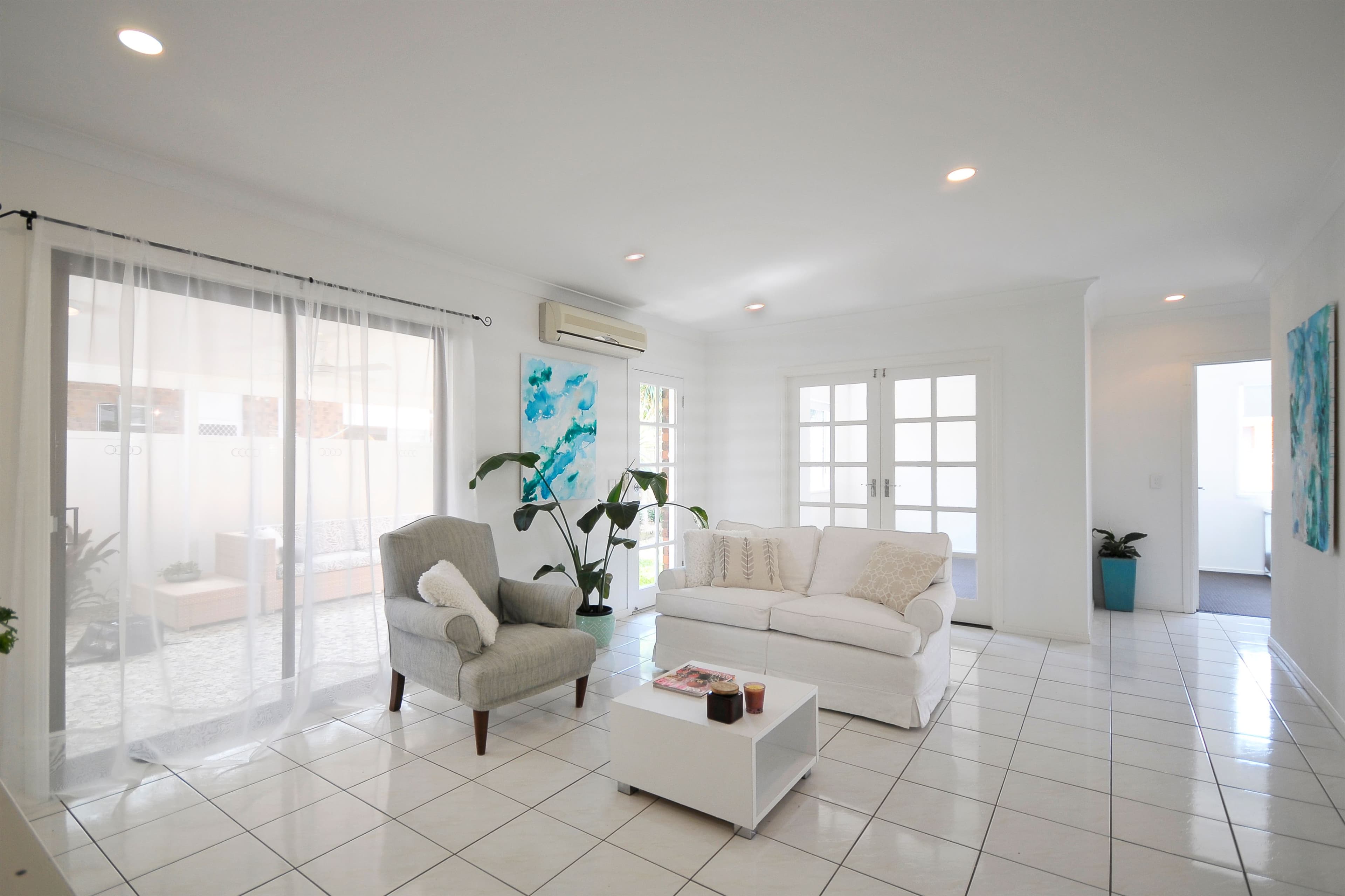 6 Christina Court, Mermaid Waters QLD 4218, Mermaid Waters - Thumbnail 4