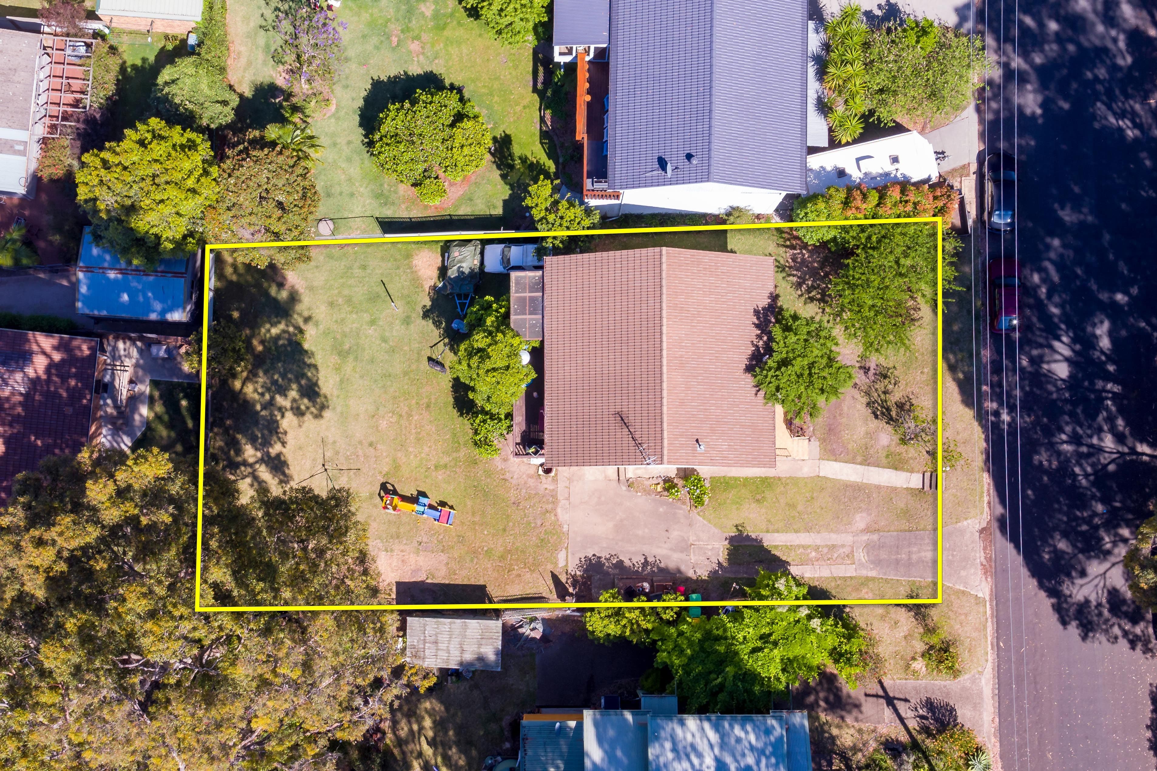 39 Barbara Crescent, Denhams Beach - Thumbnail 2