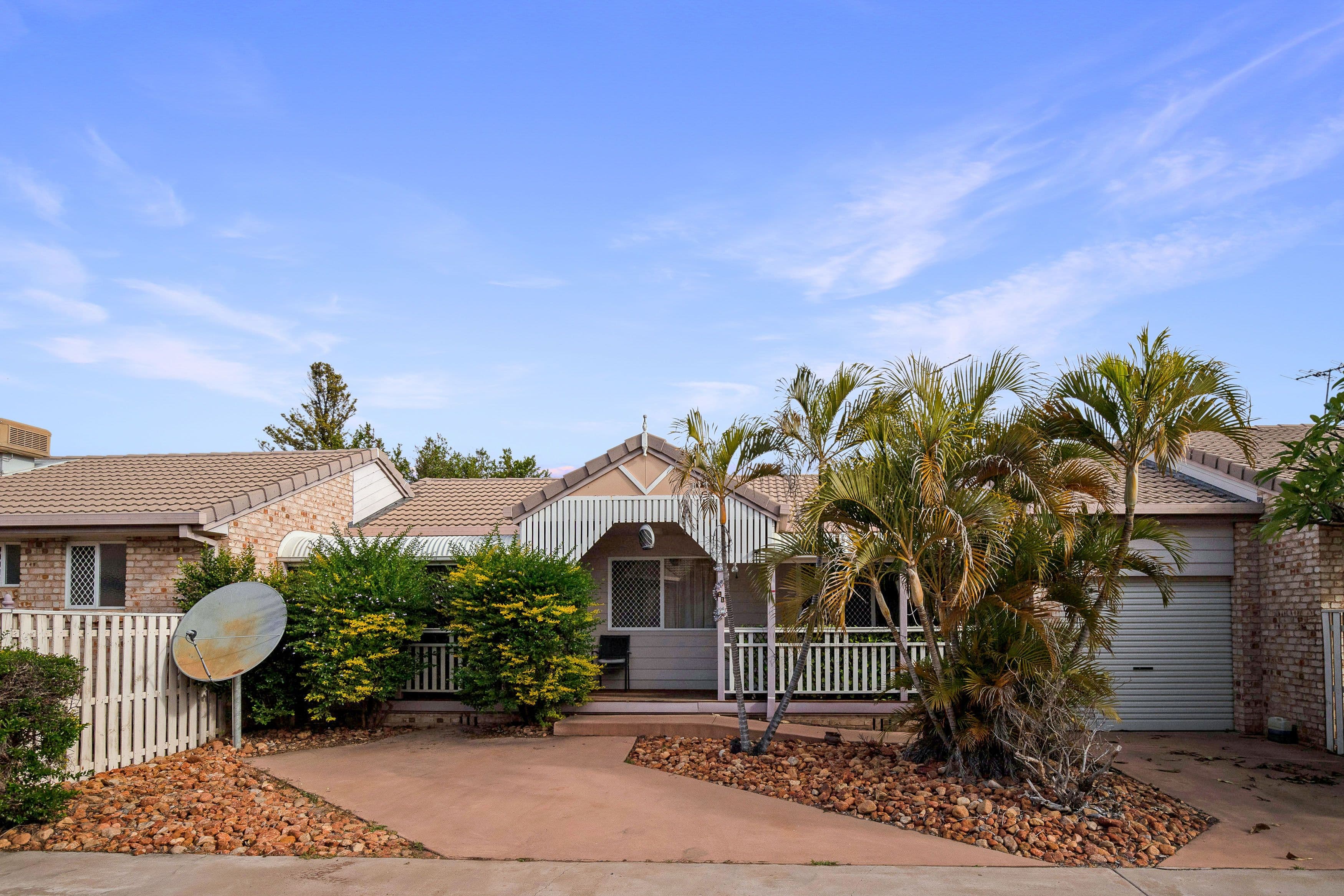 24 Riverview Street, Emerald QLD 4720, Emerald - Thumbnail 2