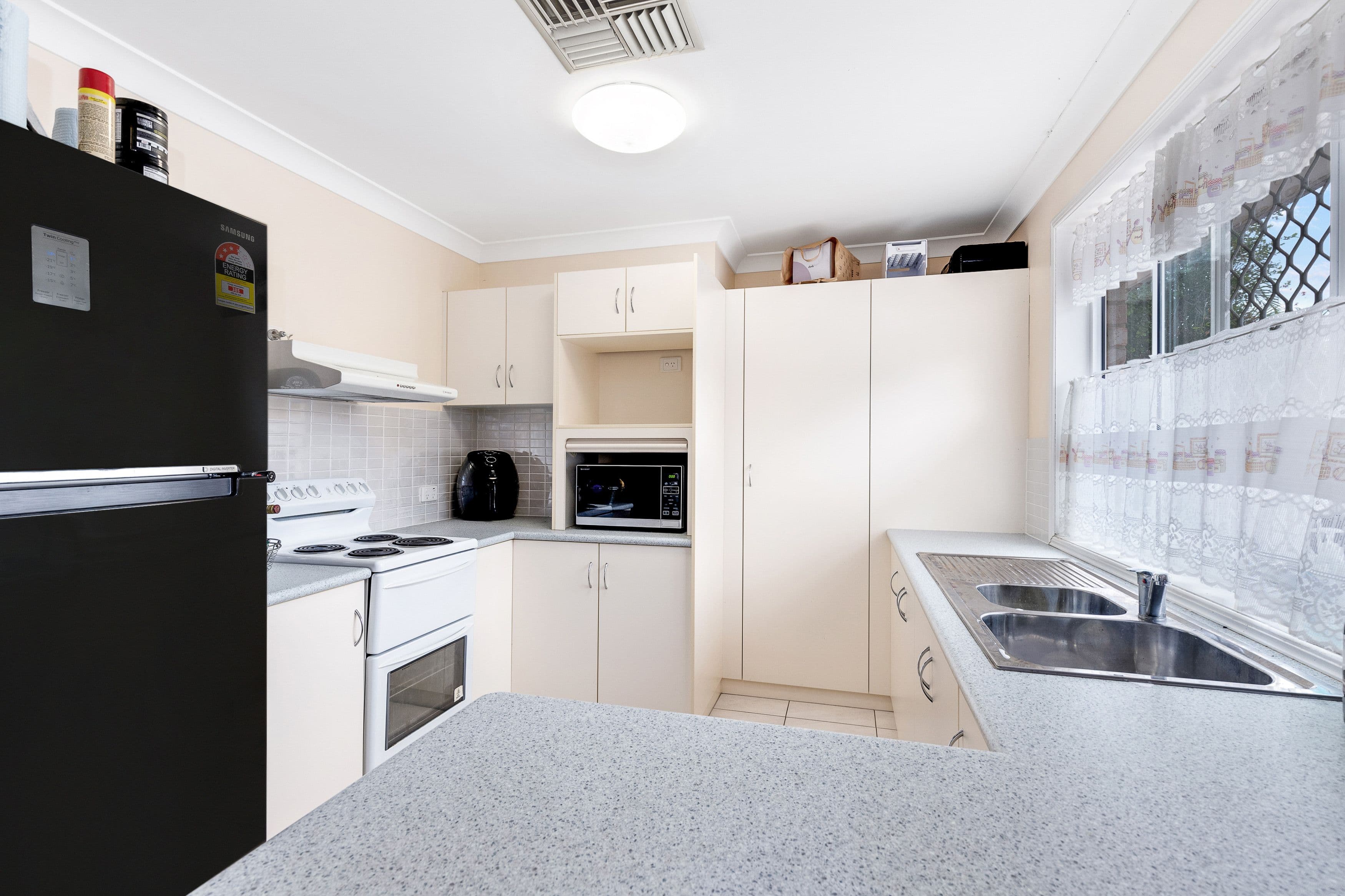 24 Riverview Street, Emerald QLD 4720, Emerald - Thumbnail 3