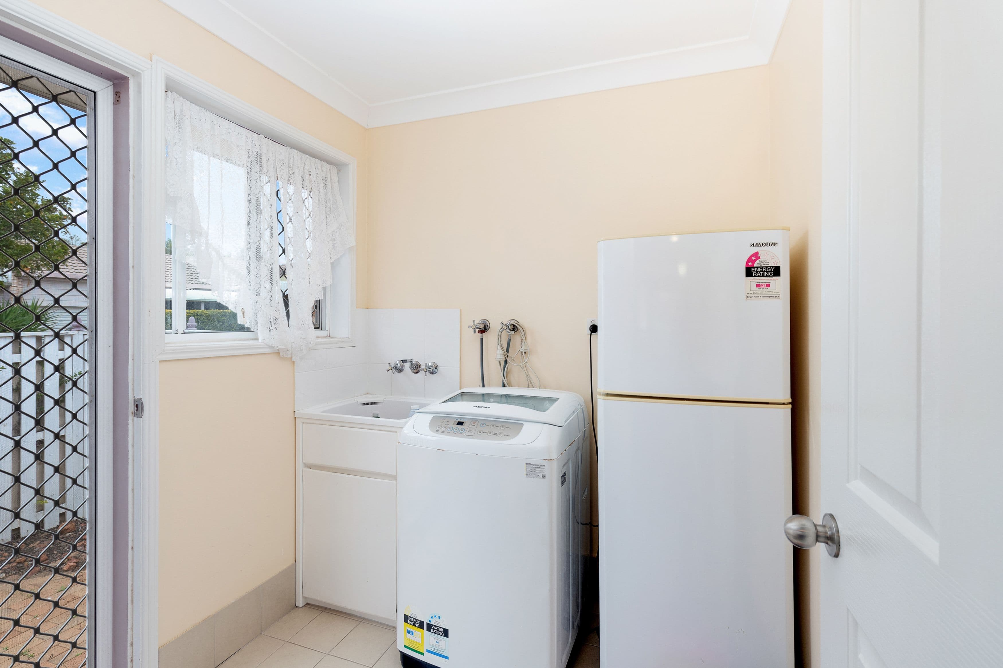 24 Riverview Street, Emerald QLD 4720, Emerald - Thumbnail 8