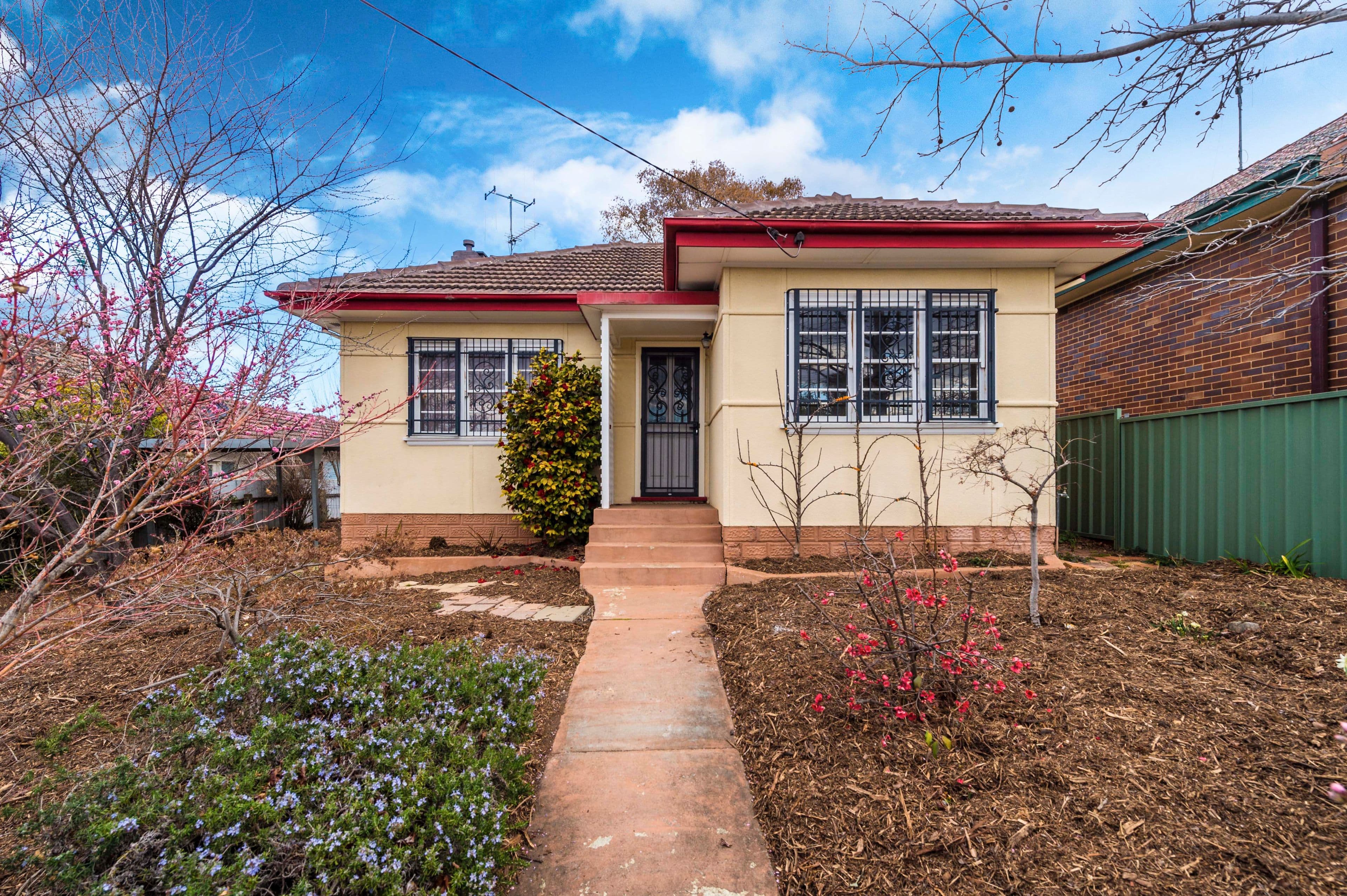 32 Surveyor Street, Queanbeyan - Image 1