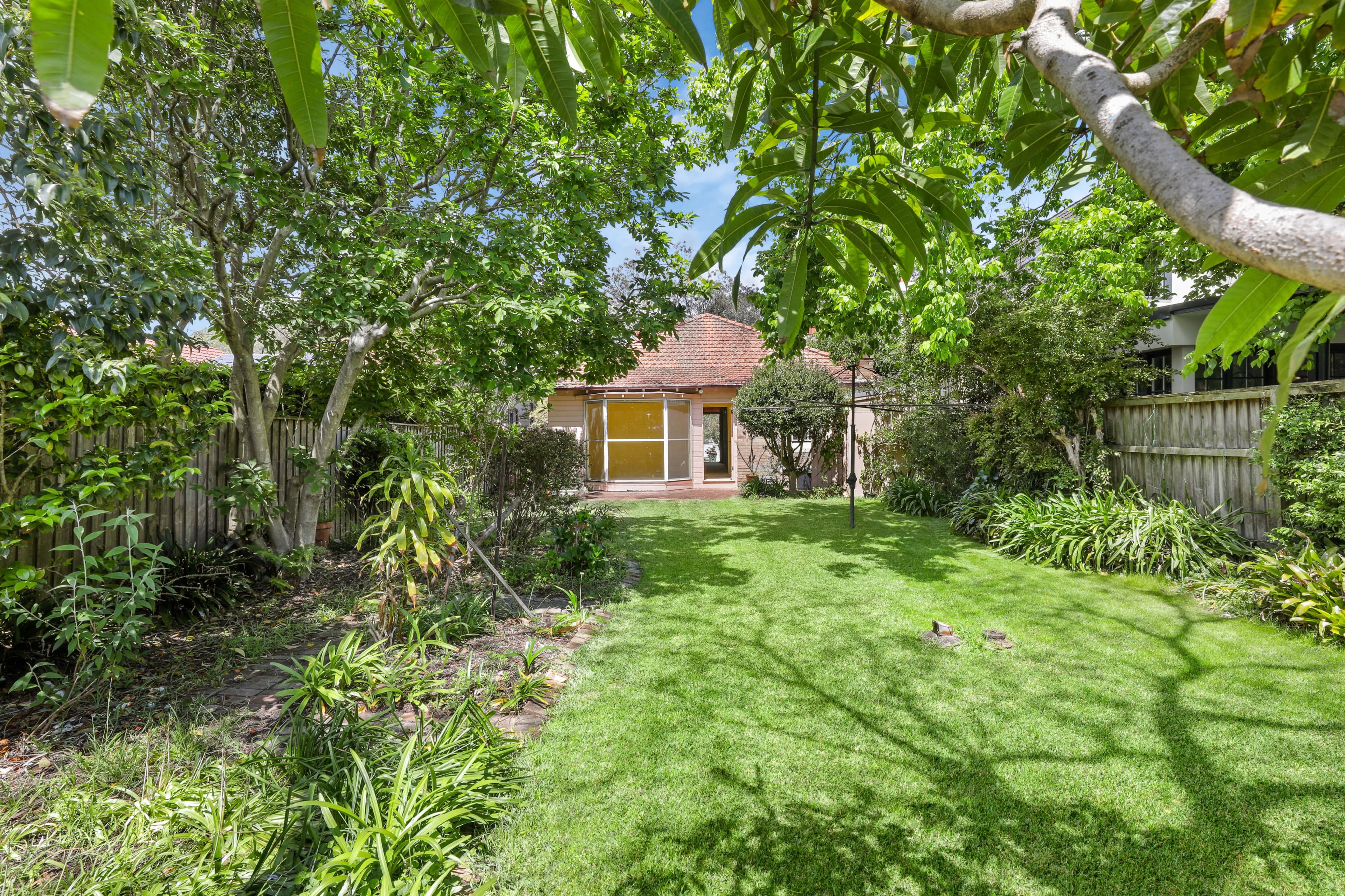 7 Frenchs Road, Willoughby - Thumbnail 2