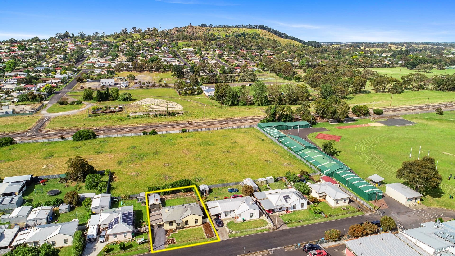 9 Oolna Street, Mount Gambier SA 5290, Mount Gambier - Thumbnail 3