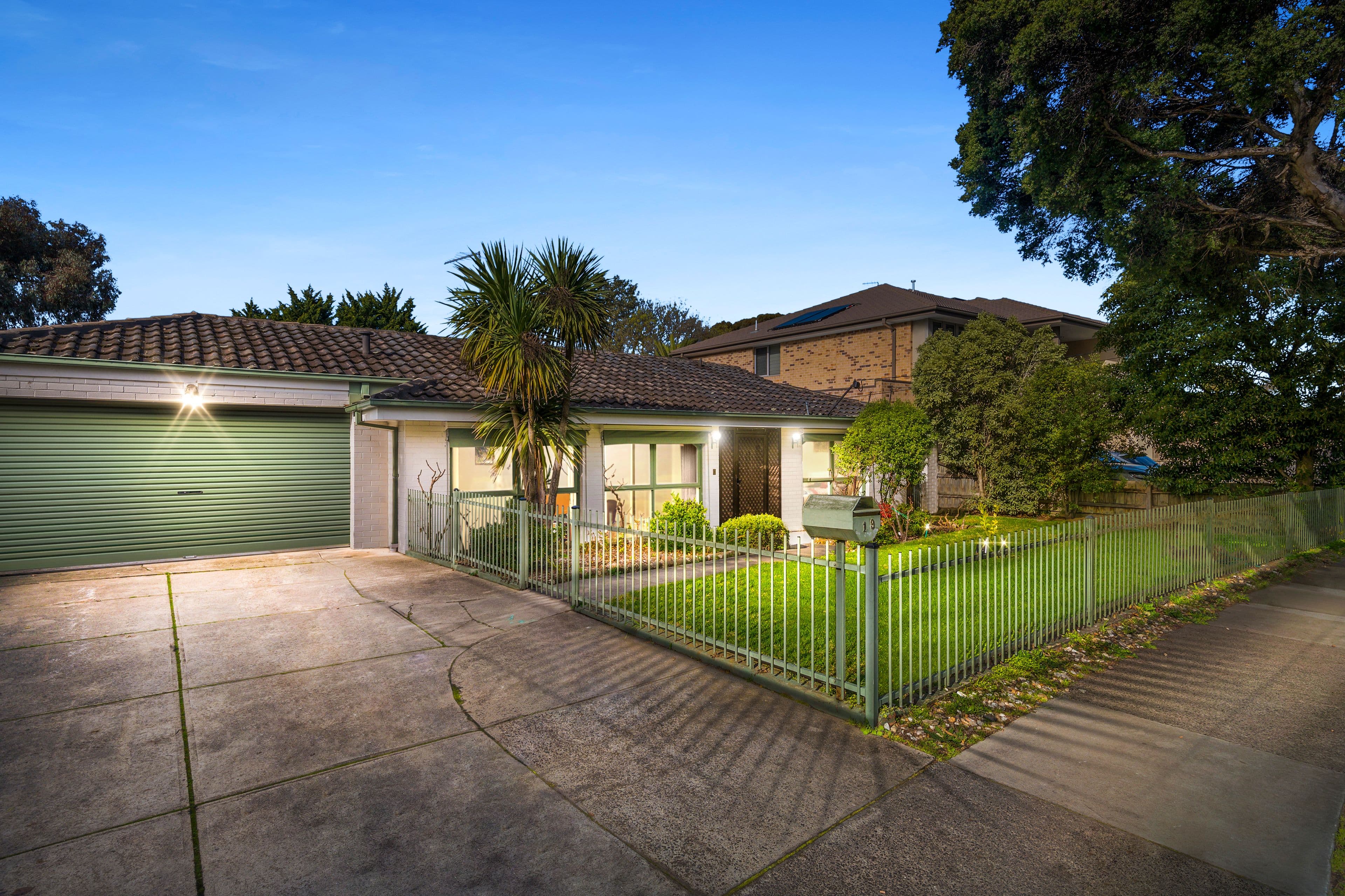 19 Barrington Drive, Ashwood VIC 3147, Ashwood - Thumbnail 2