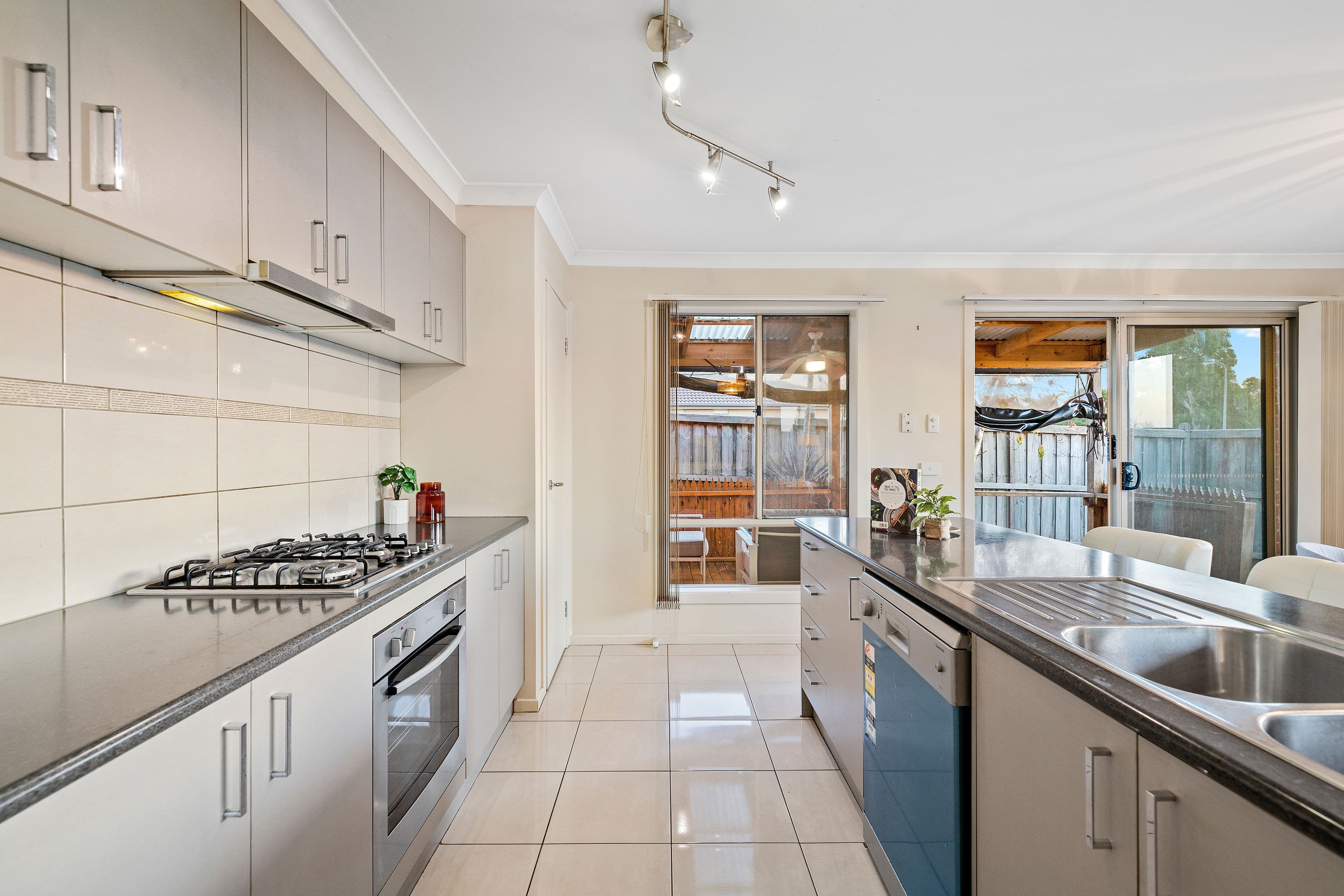 2 Tiarne Crescent, Hampton Park VIC 3976, Hampton Park - Thumbnail 5