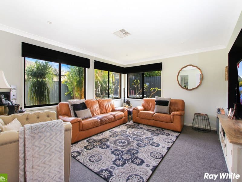 4 Penterong Way, Haywards Bay - Thumbnail 3