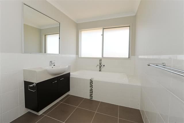 2 Sarah Court, GLADSTONE QLD 4680, Gladstone - Thumbnail 6