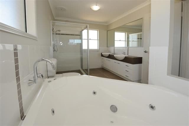 2 Sarah Court, GLADSTONE QLD 4680, Gladstone - Thumbnail 7