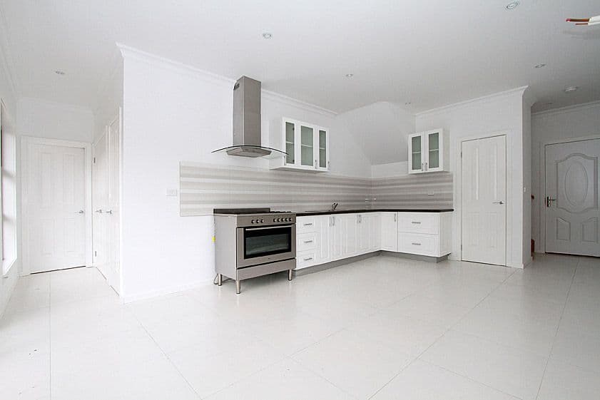 16 Elsey Road, RESERVOIR VIC 3073, Reservoir - Thumbnail 2